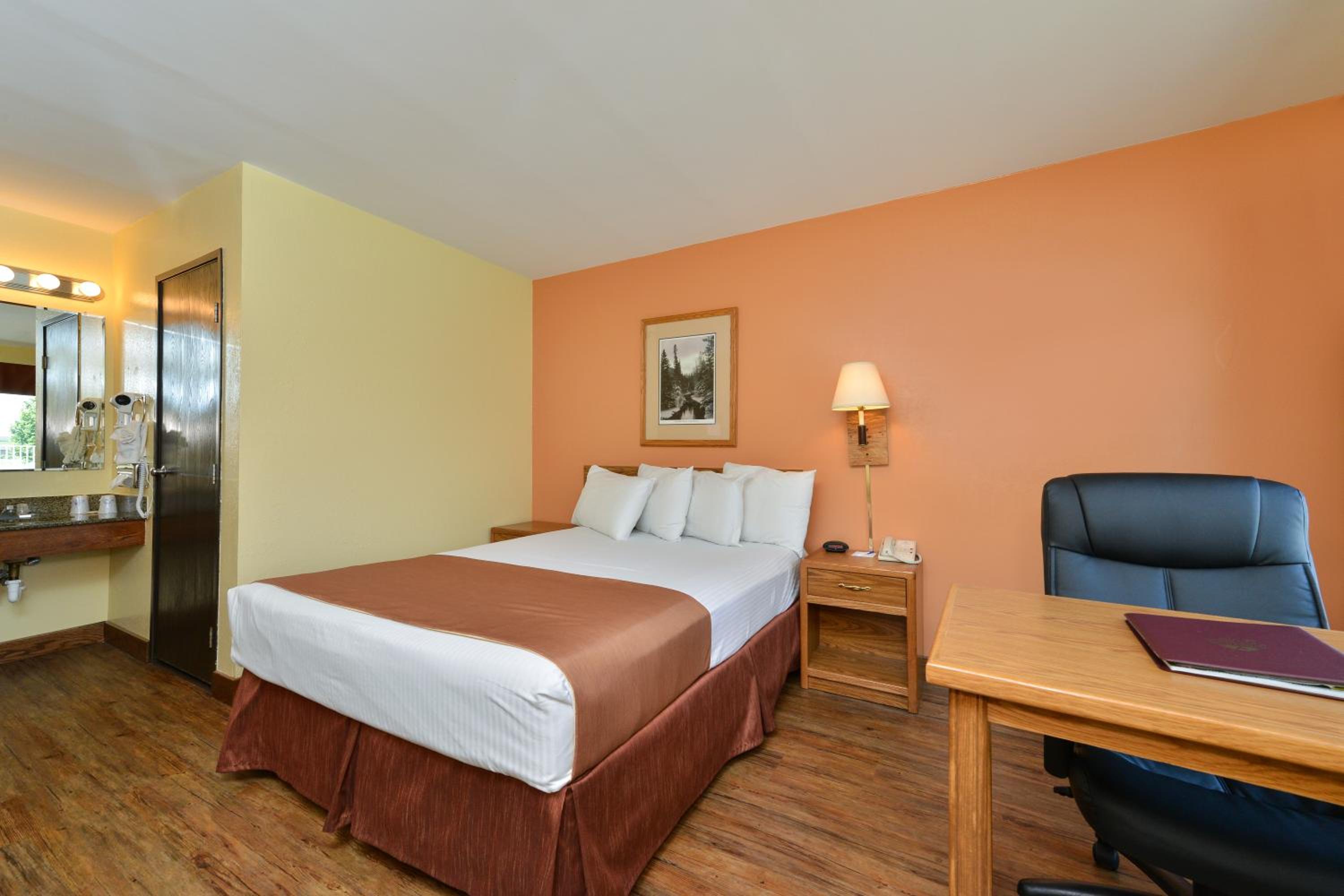 Queen Room - Mobility Access/Non-Smoking - Photo 3