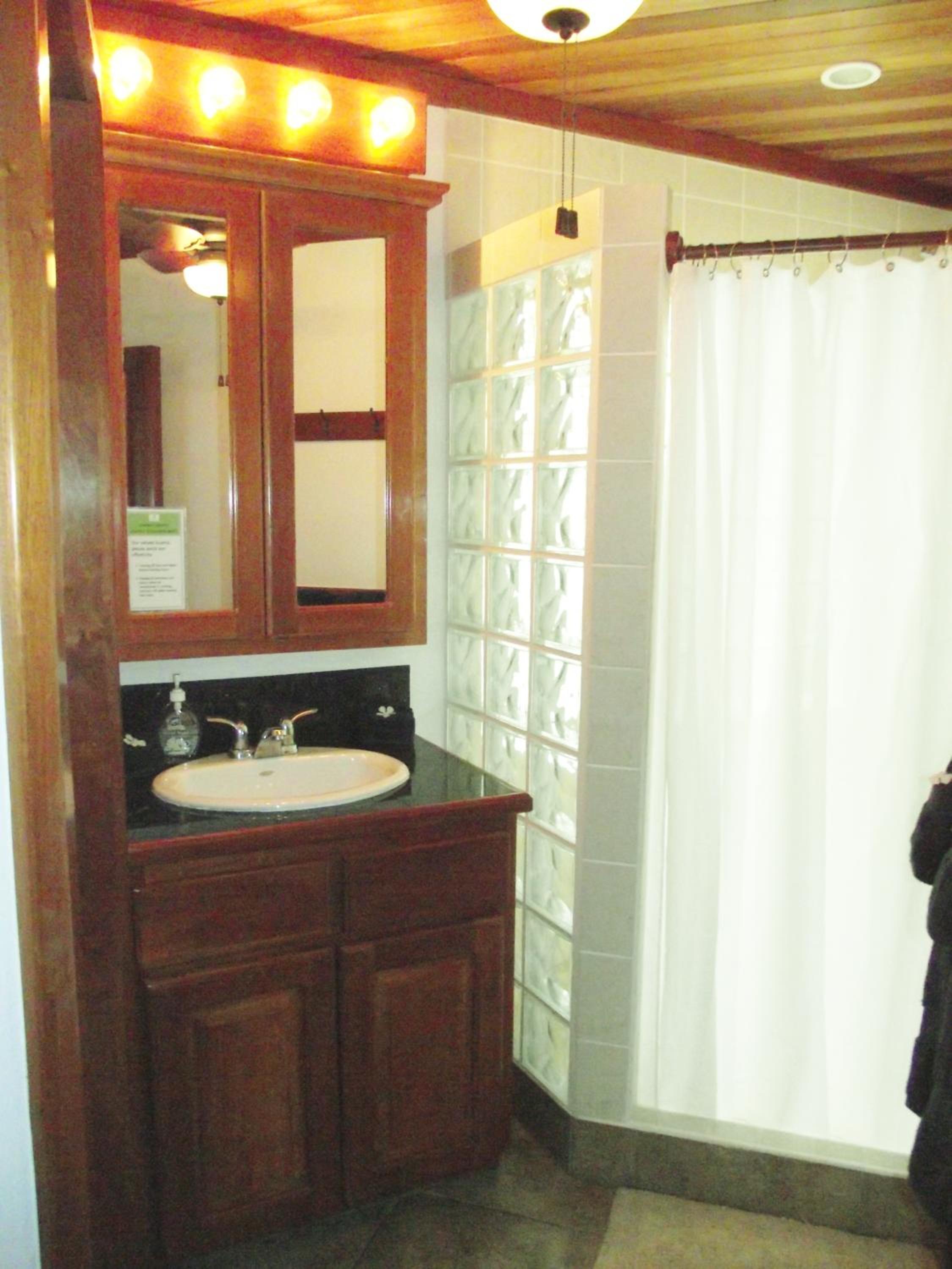 One-Bedroom Suite photo 3