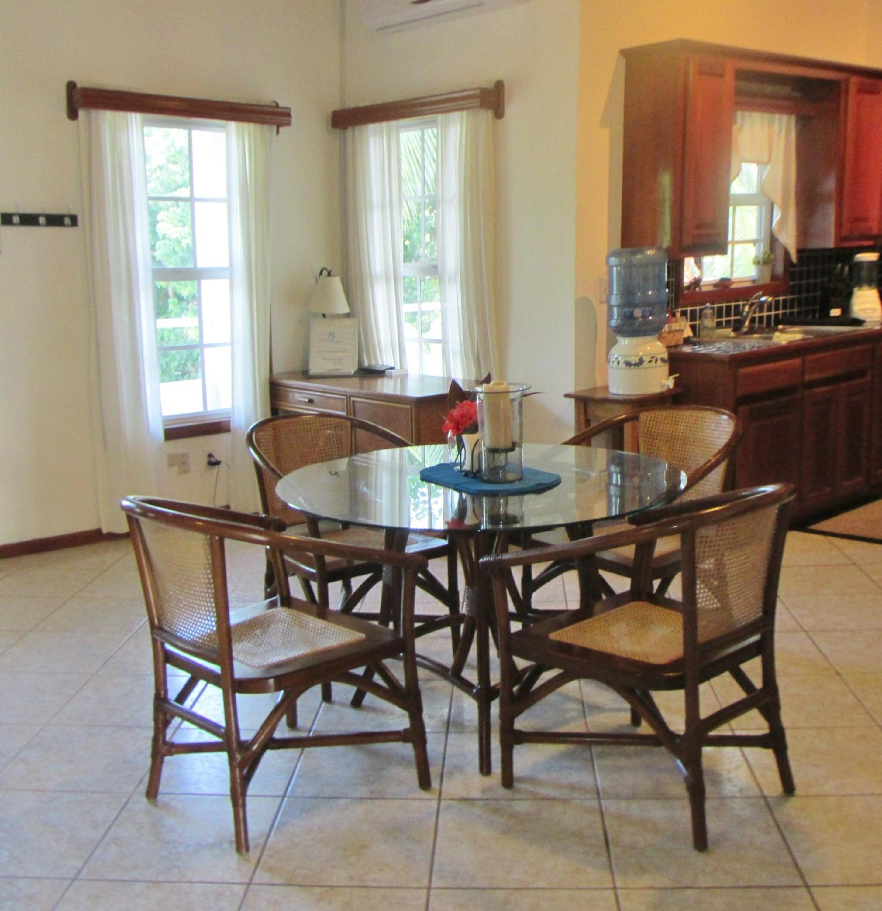 Two-Bedroom Villa with Pool View photo 3