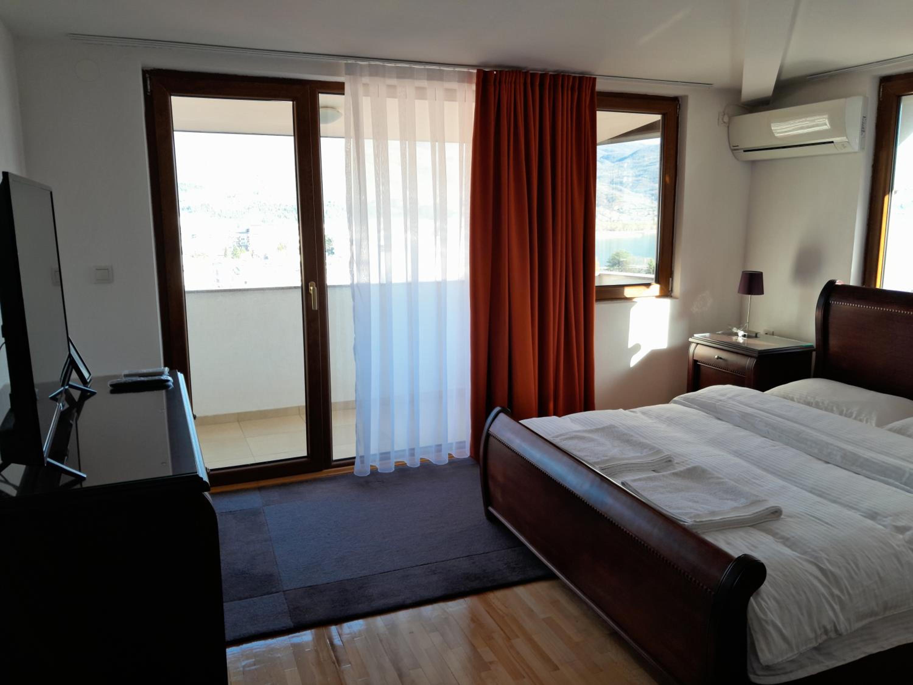 Deluxe Double Room with Lake View