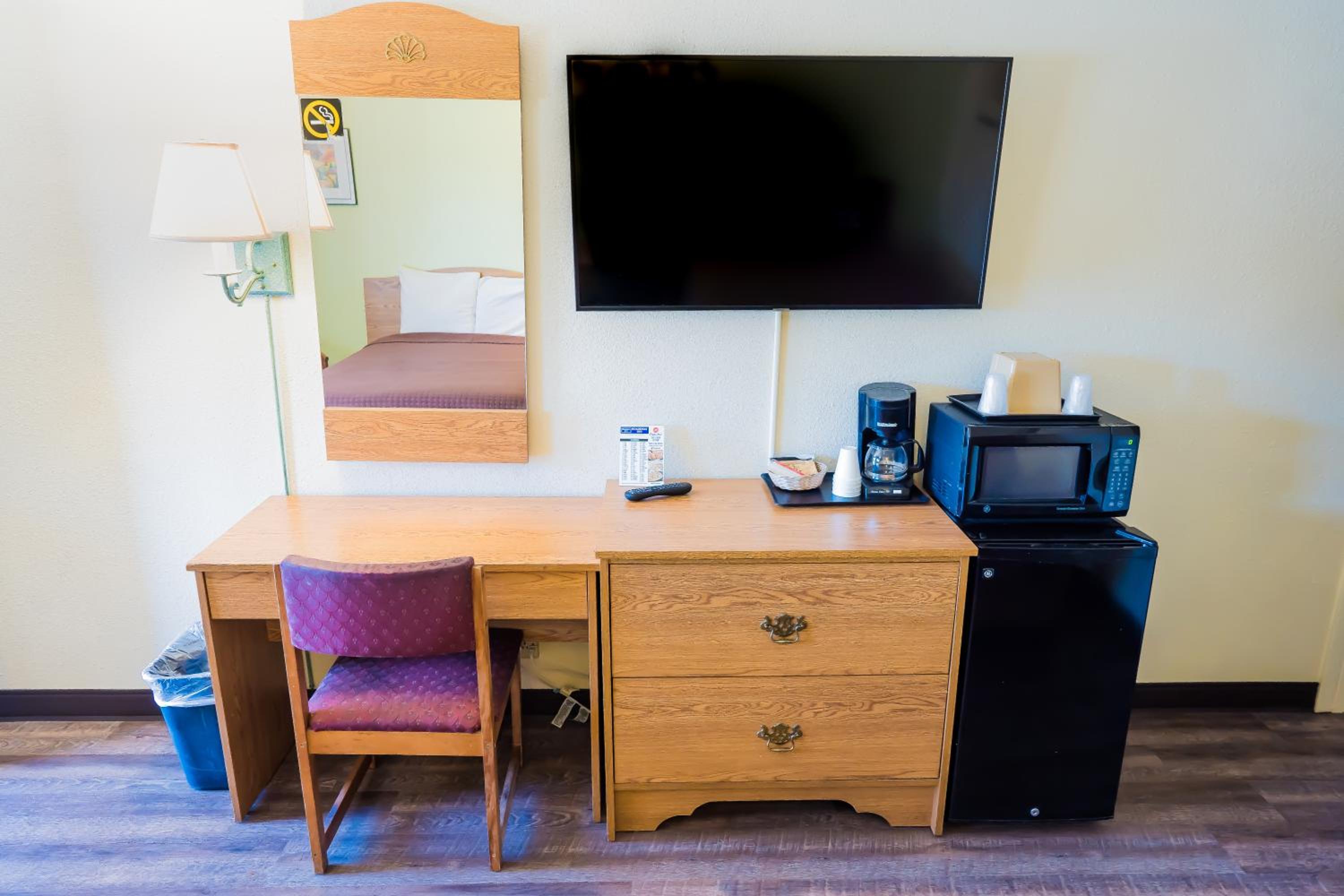 King Room - Non-Smoking photo 3