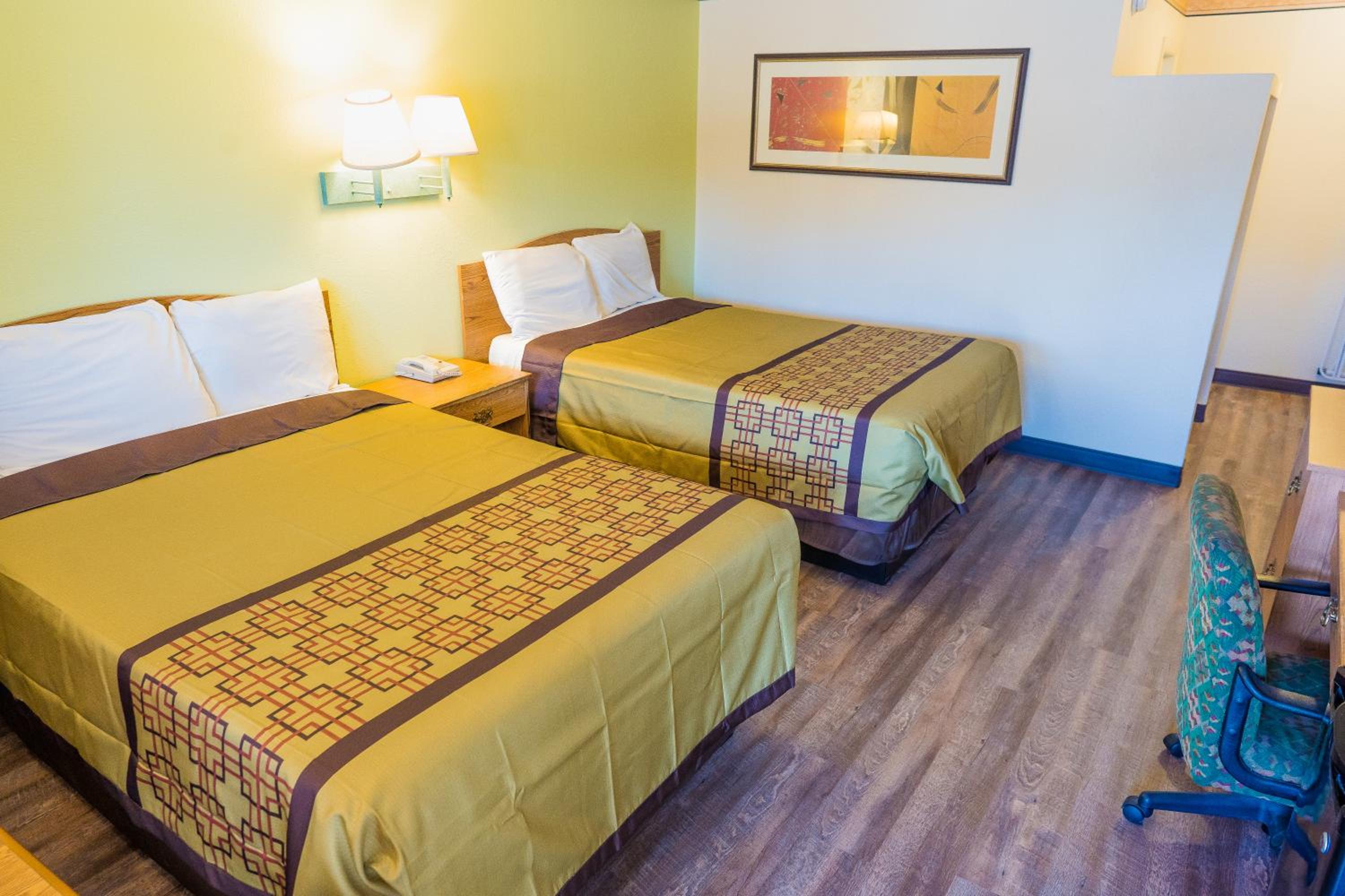 Double Room with Two Double Beds - Non-Smoking photo 3