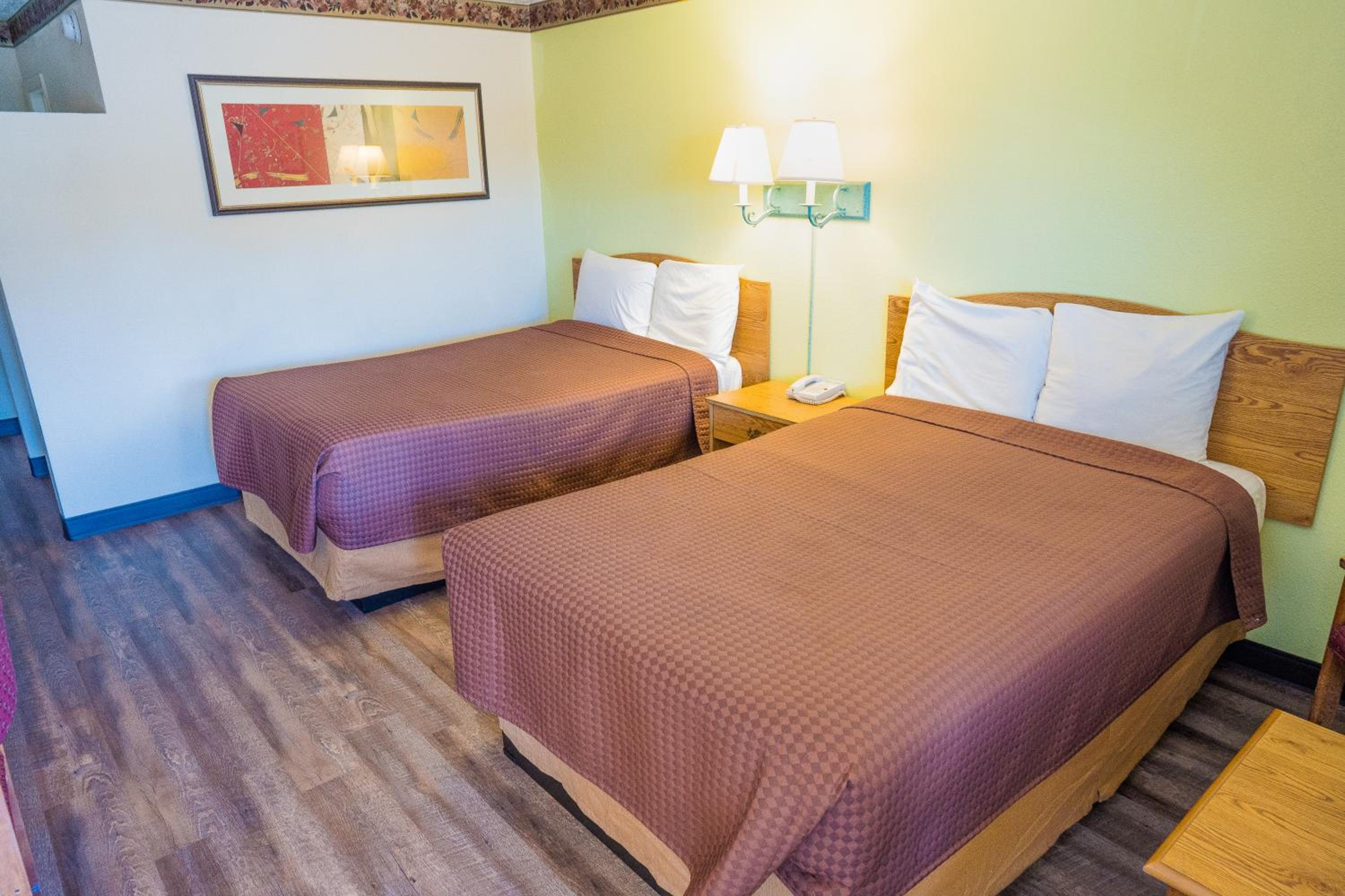 Double Room with Two Double Beds - Smoking photo 2