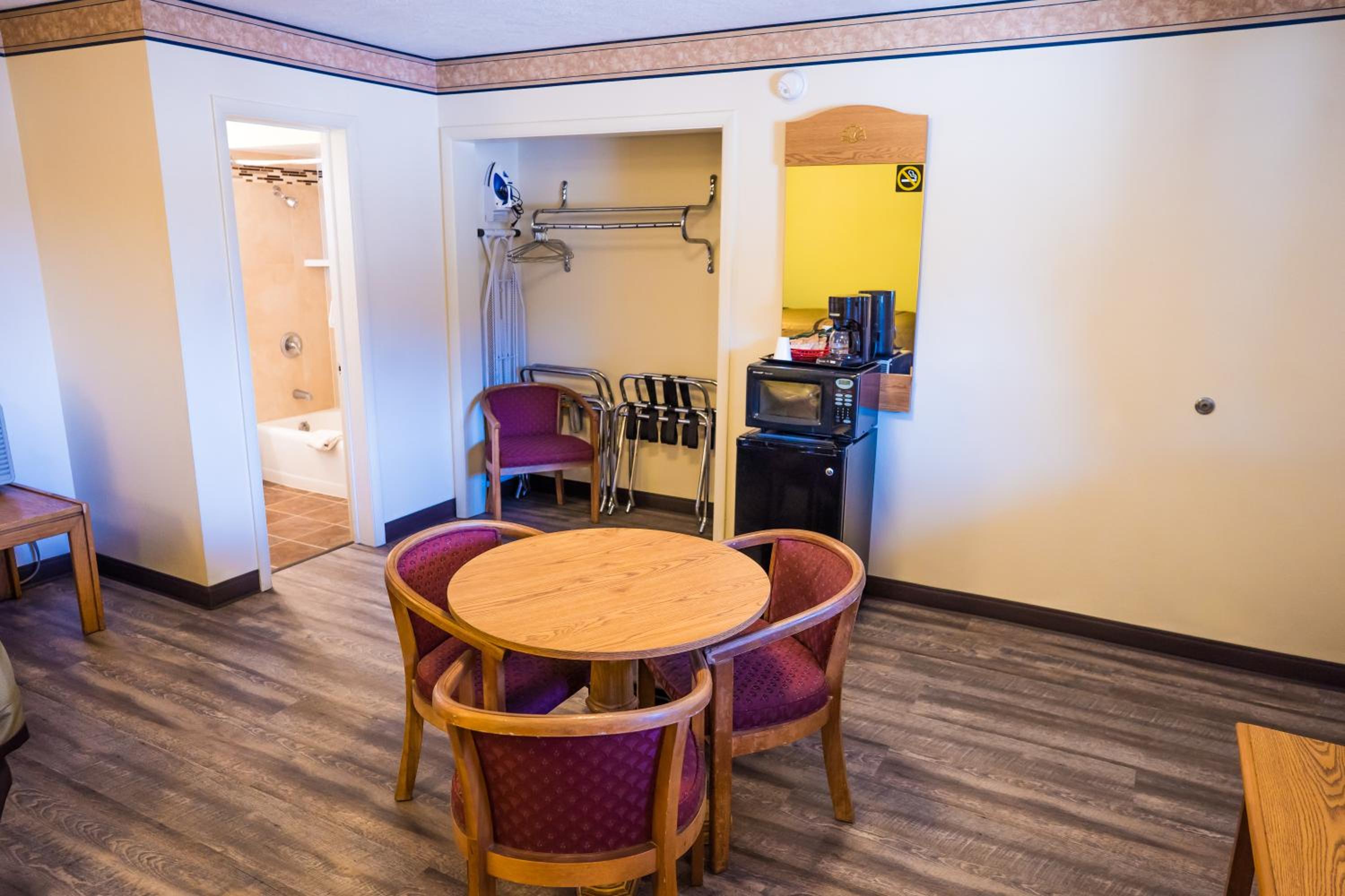 Family Room - Non-Smoking photo 2