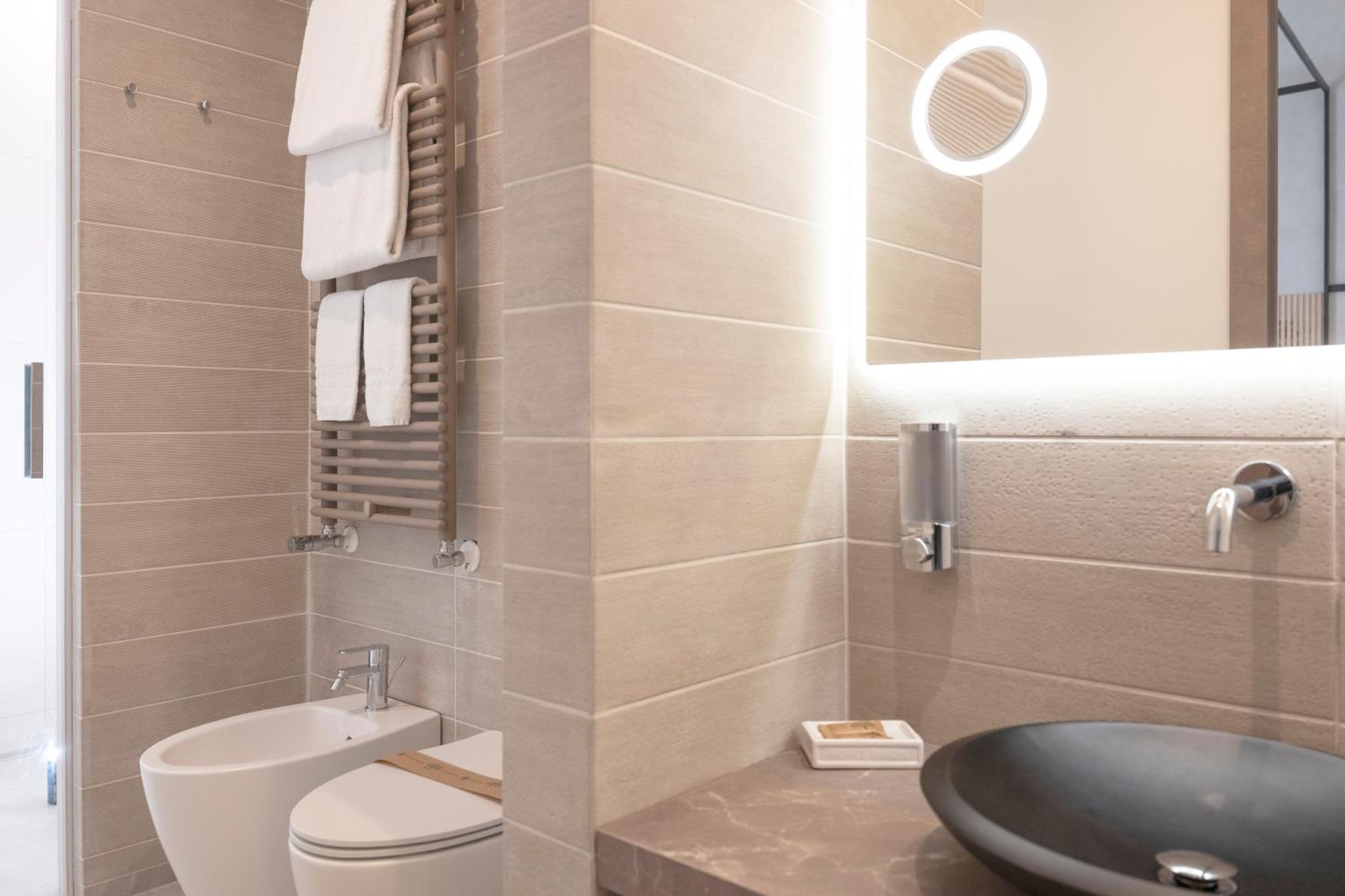 Quadruple Room with Bath photo 3