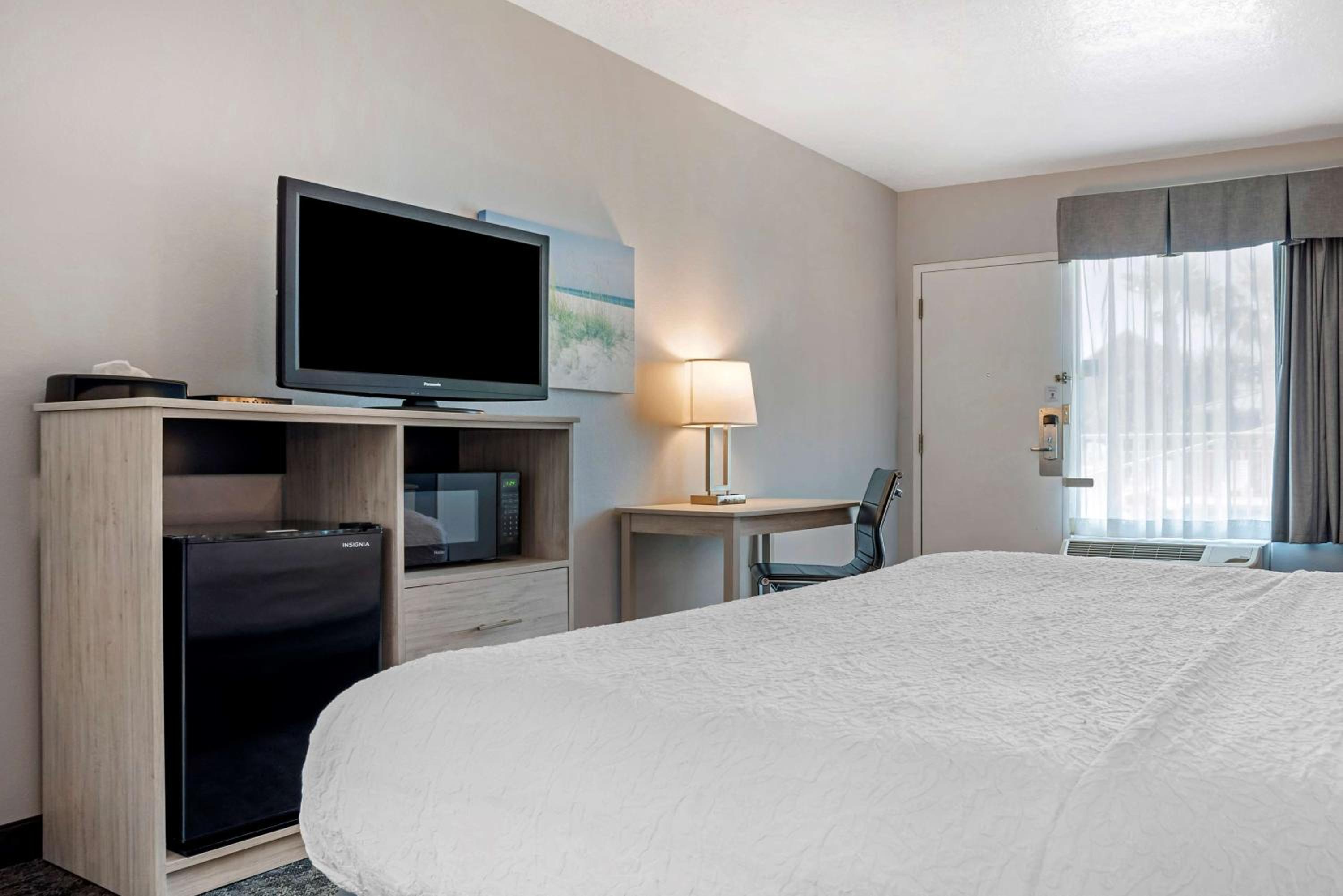 King Room with Pool View - Photo 2