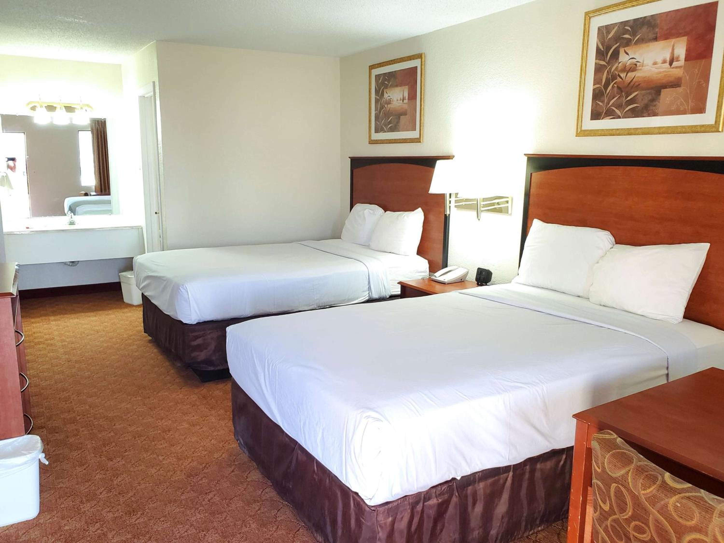 Deluxe Quadruple Room - Smoking photo 1