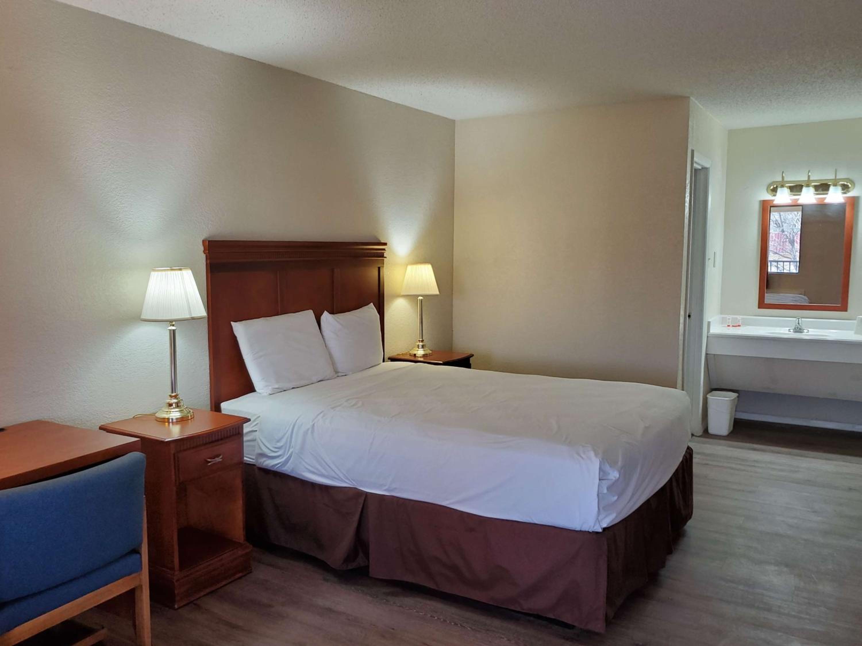 Deluxe King Room - Non-Smoking photo 1