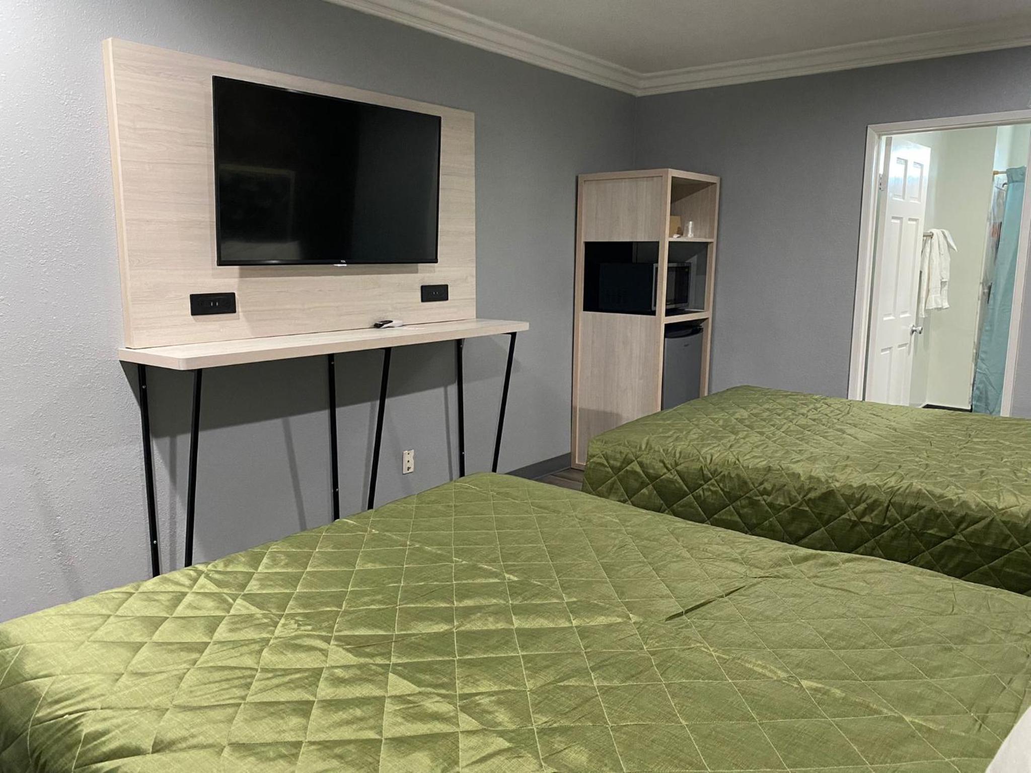 Deluxe Queen Room with Two Queen Beds photo 1