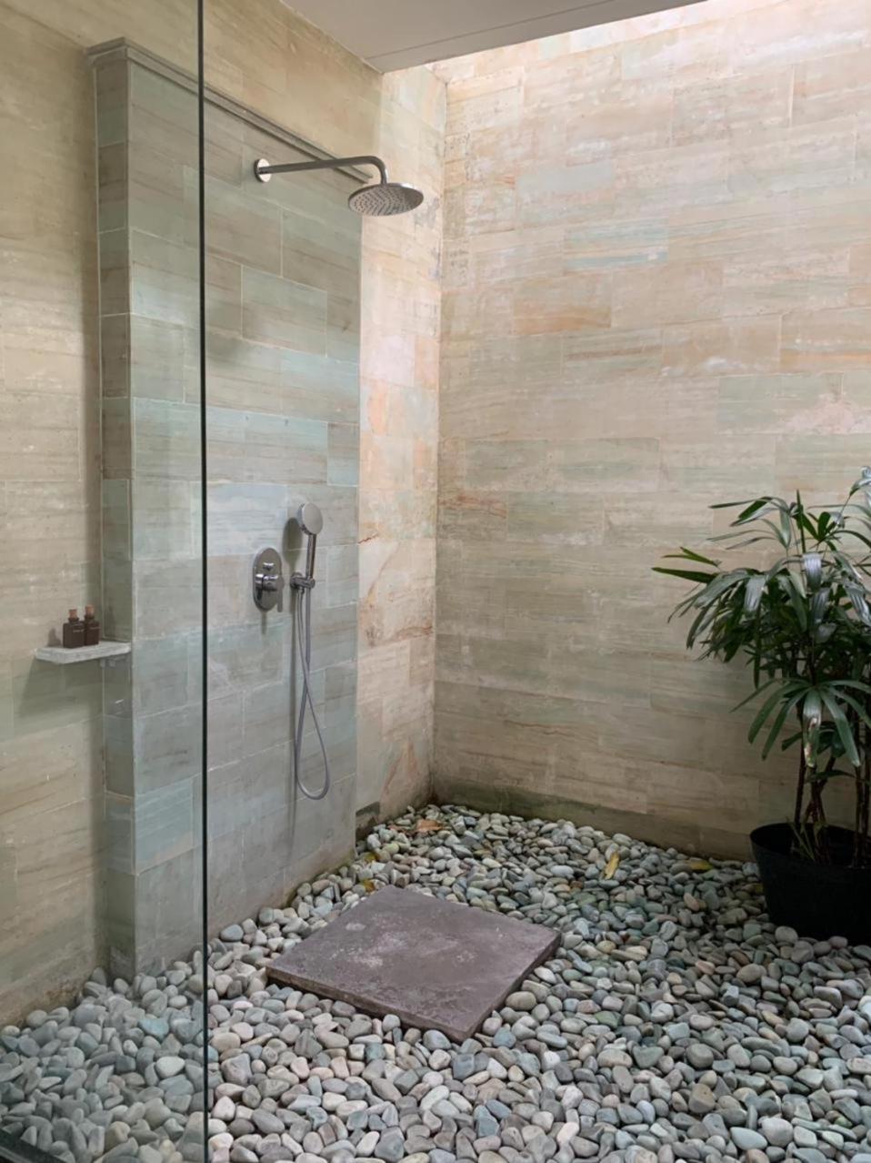 Royal Three-Bedroom Villa with Private Pool - Photo 4