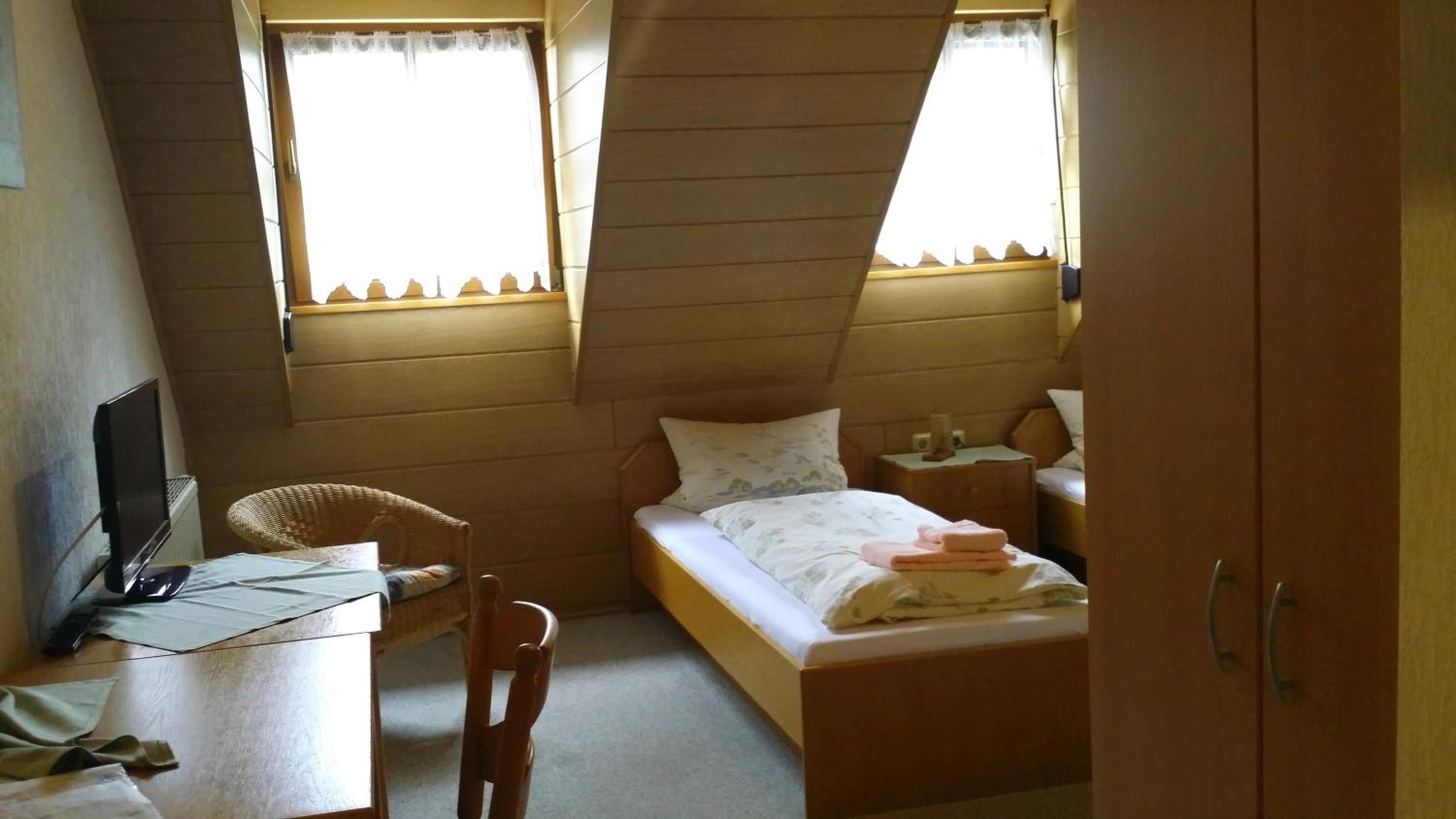 Twin Room - Photo 2