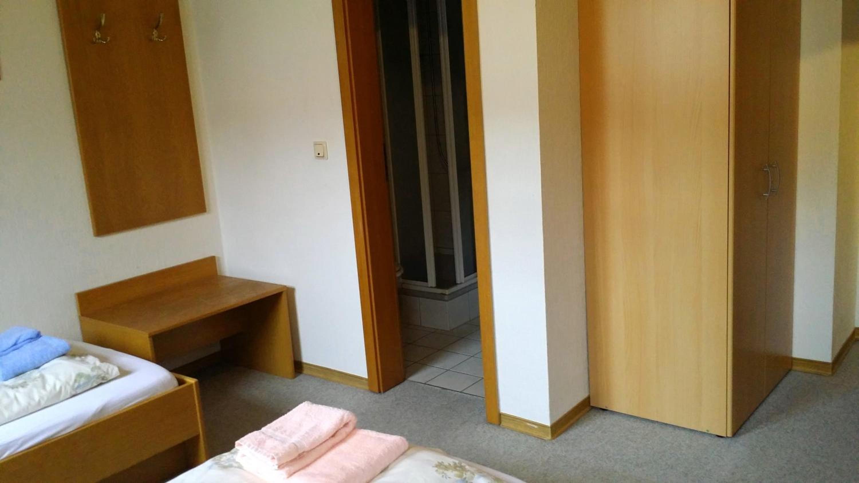 Twin Room - Photo 7