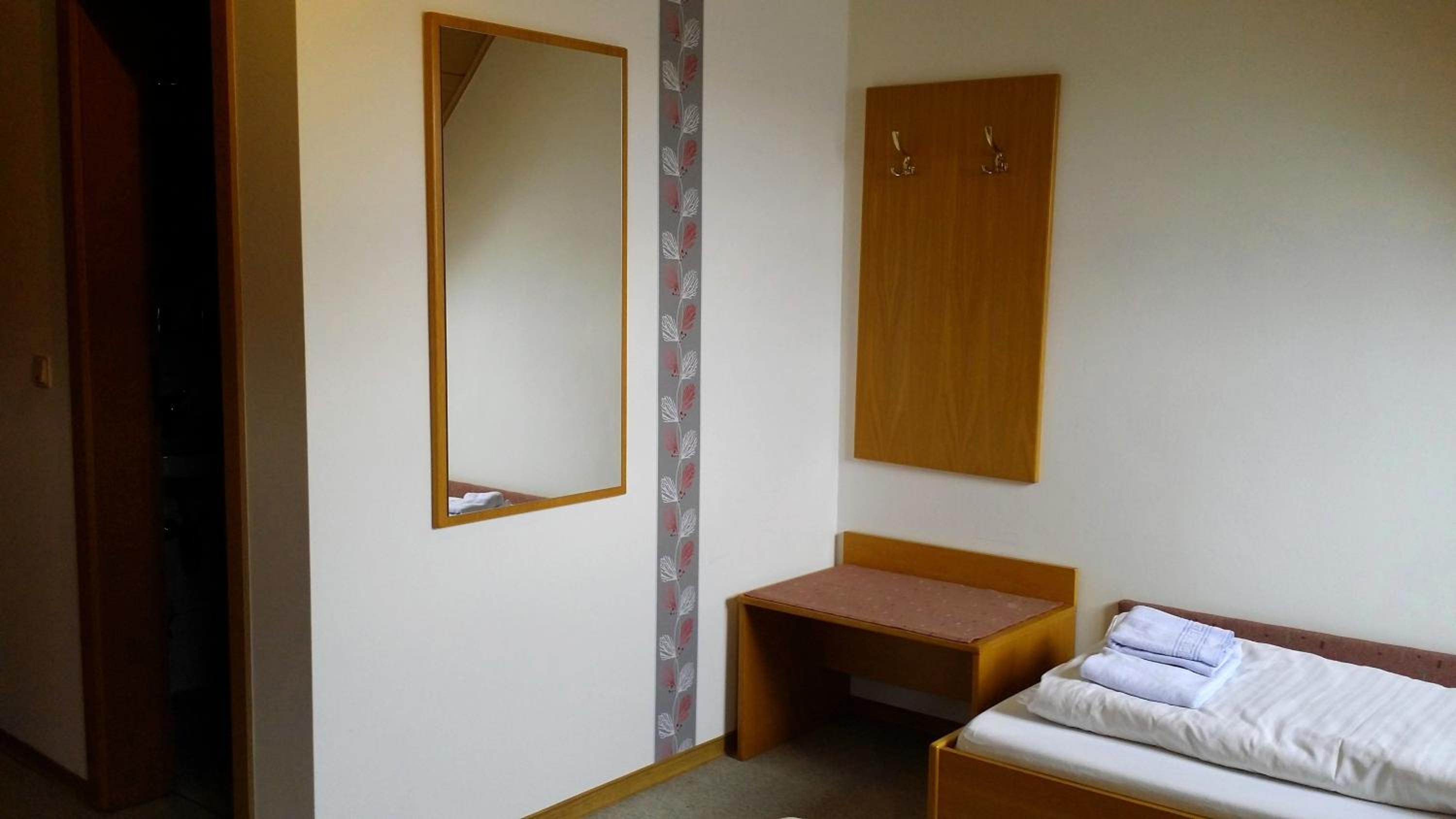 Economy Triple Room - Photo 6