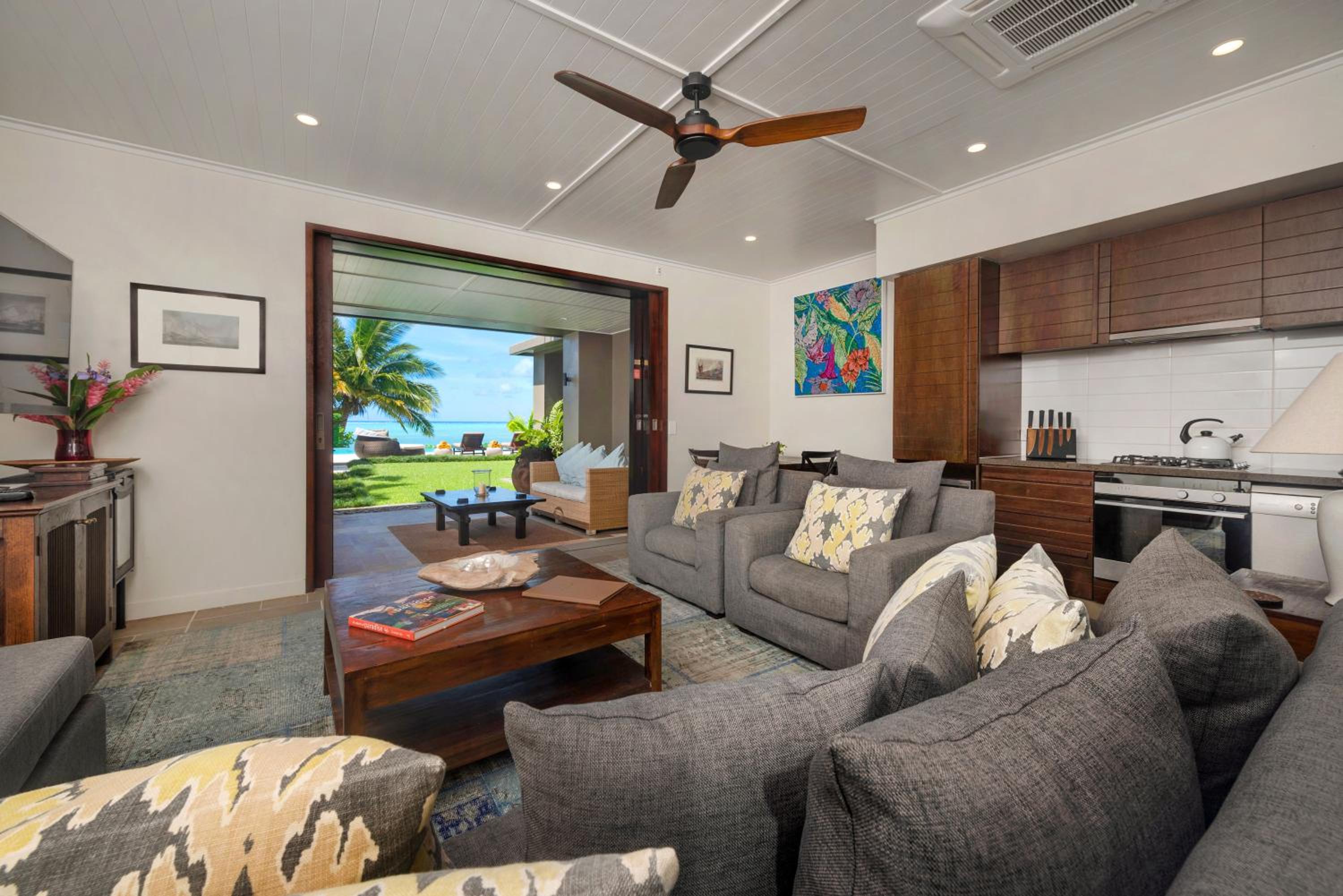 One-Bedroom Villa - Beachfront photo 2