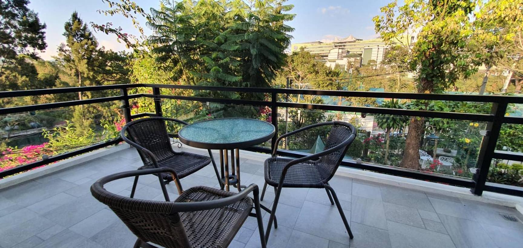 Family Room with Balcony photo 2