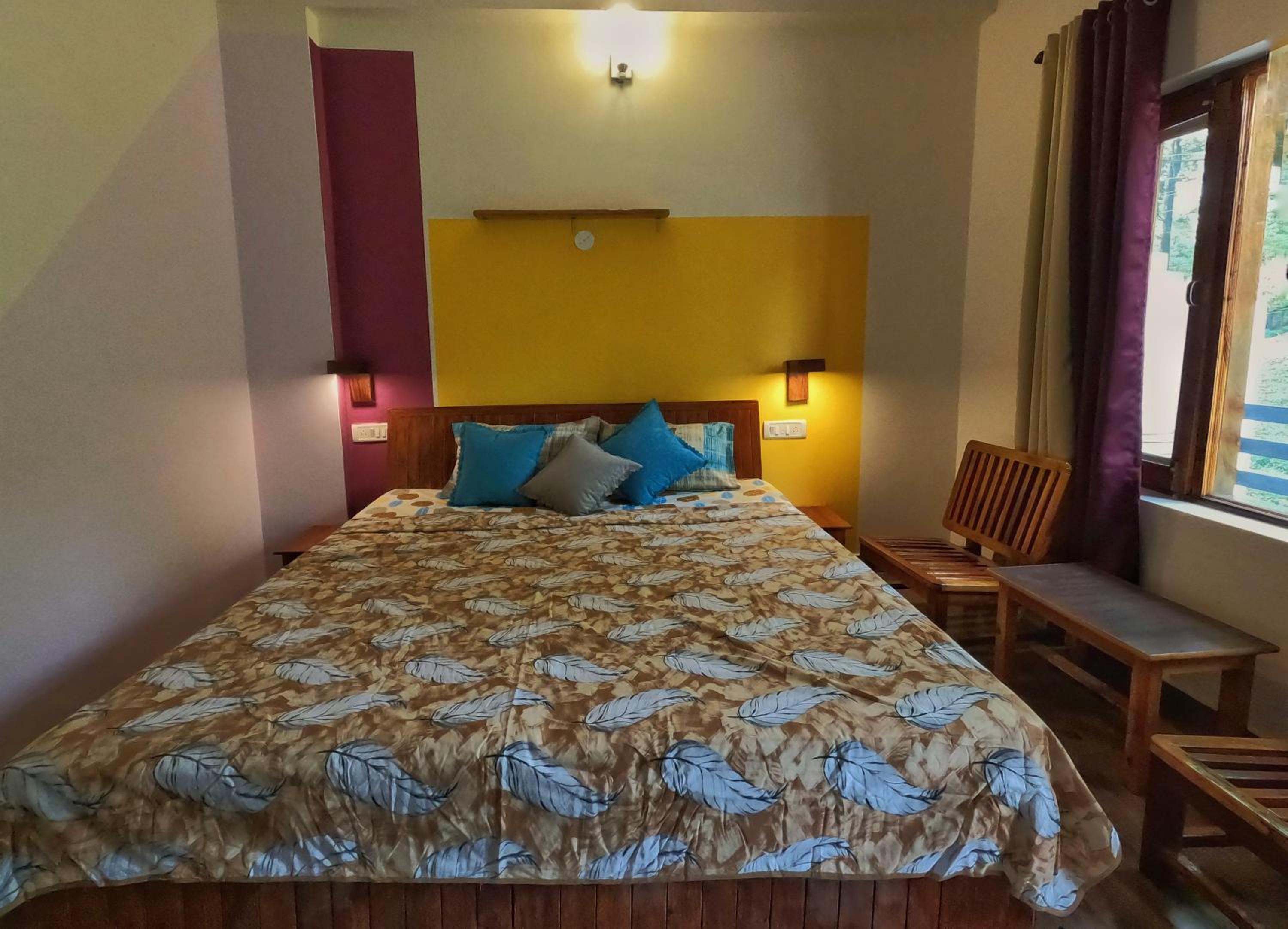 Double Room with Balcony - Photo 12