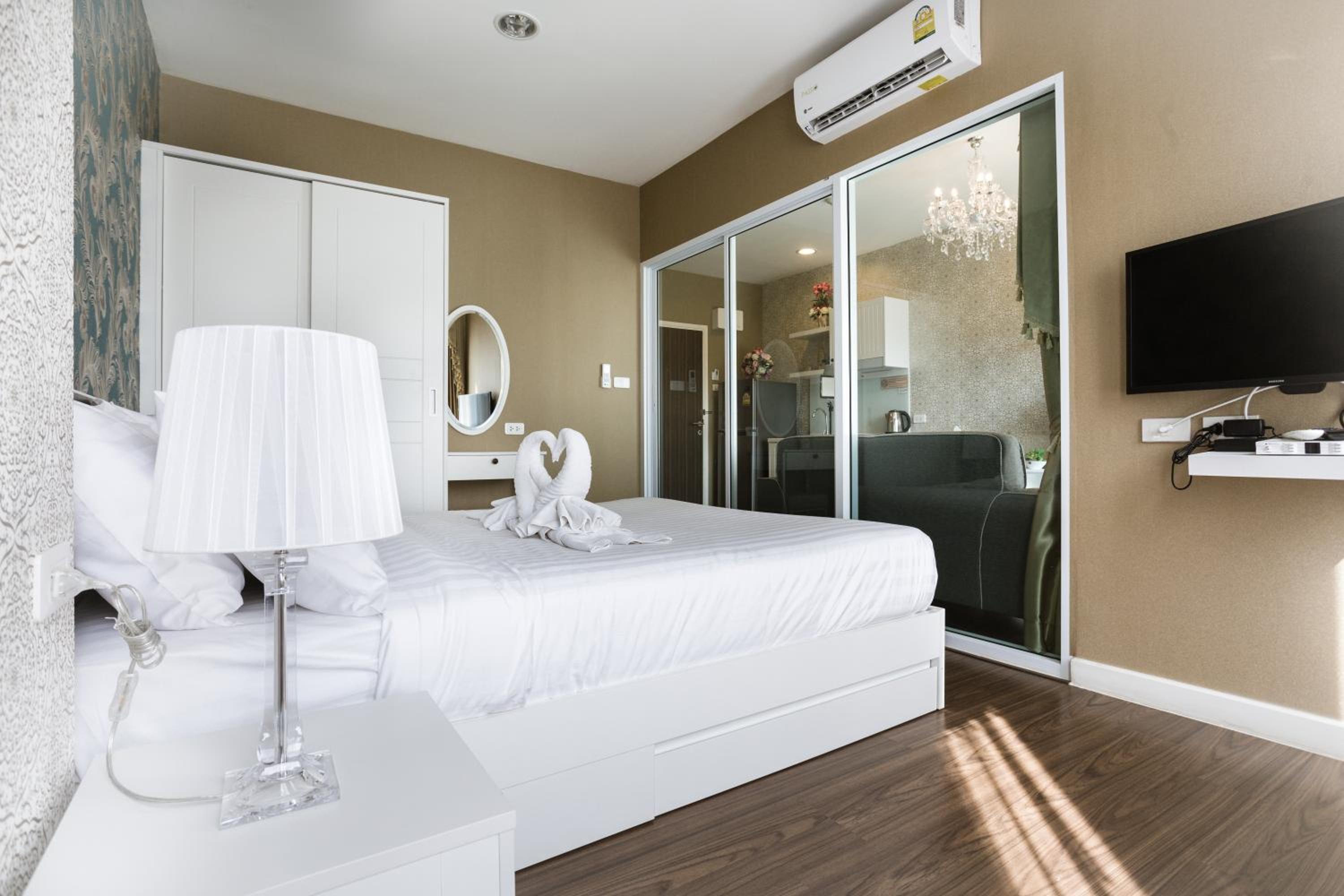 One-Bedroom Apartment - Photo 17