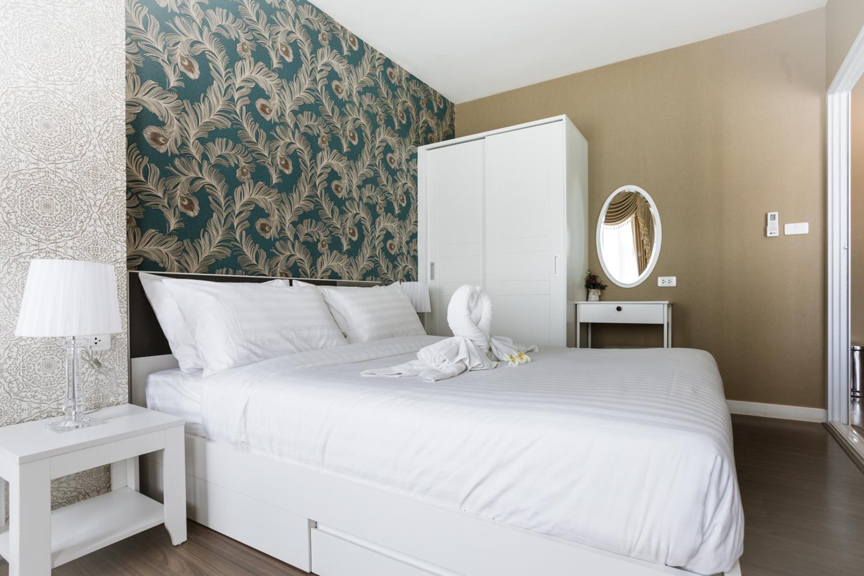 One-Bedroom Apartment - Photo 16