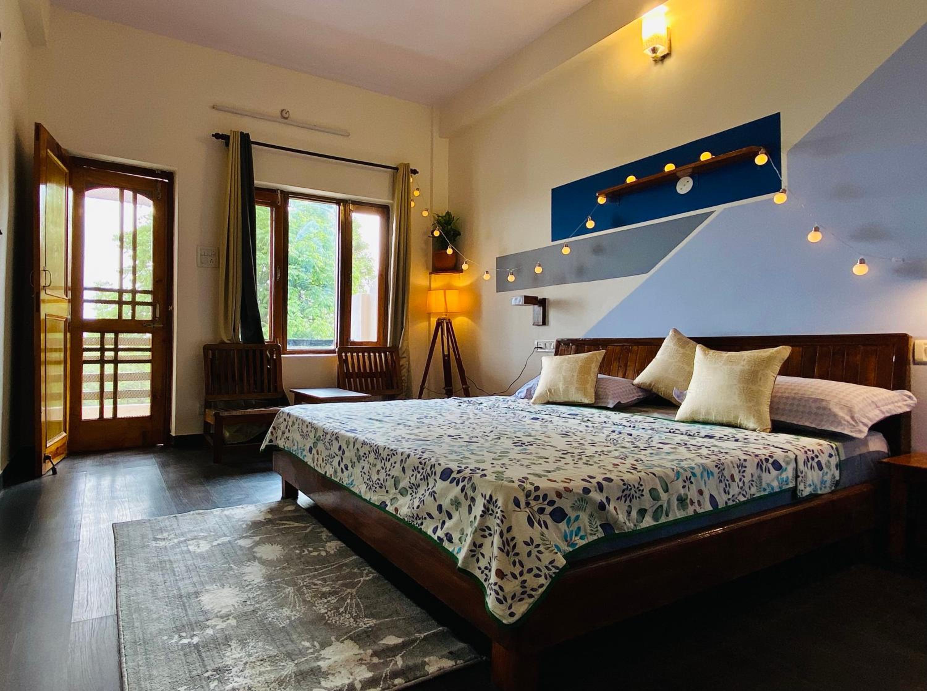 Deluxe Double Room with Balcony - Photo 7