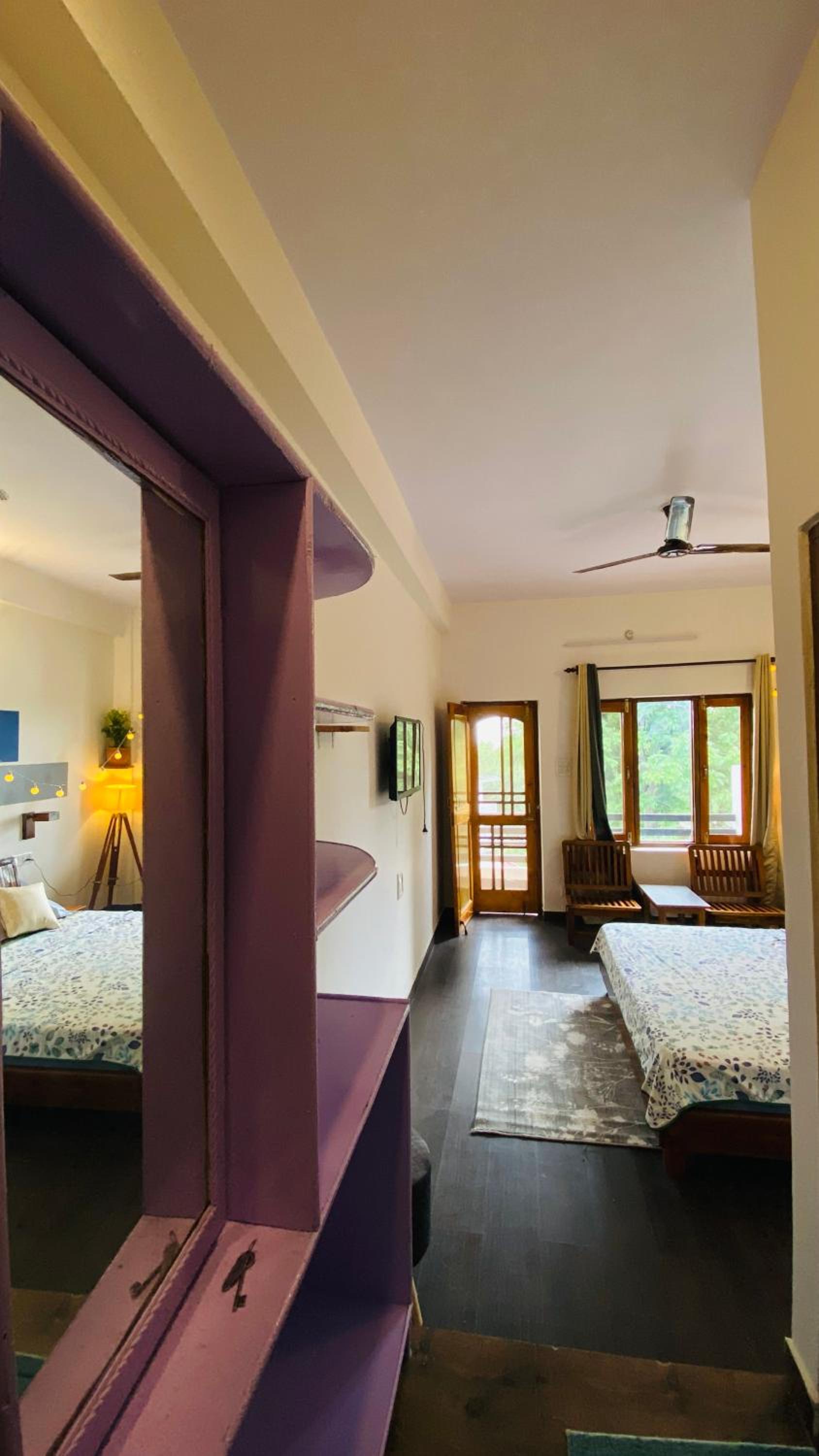 Deluxe Double Room with Balcony - Photo 9