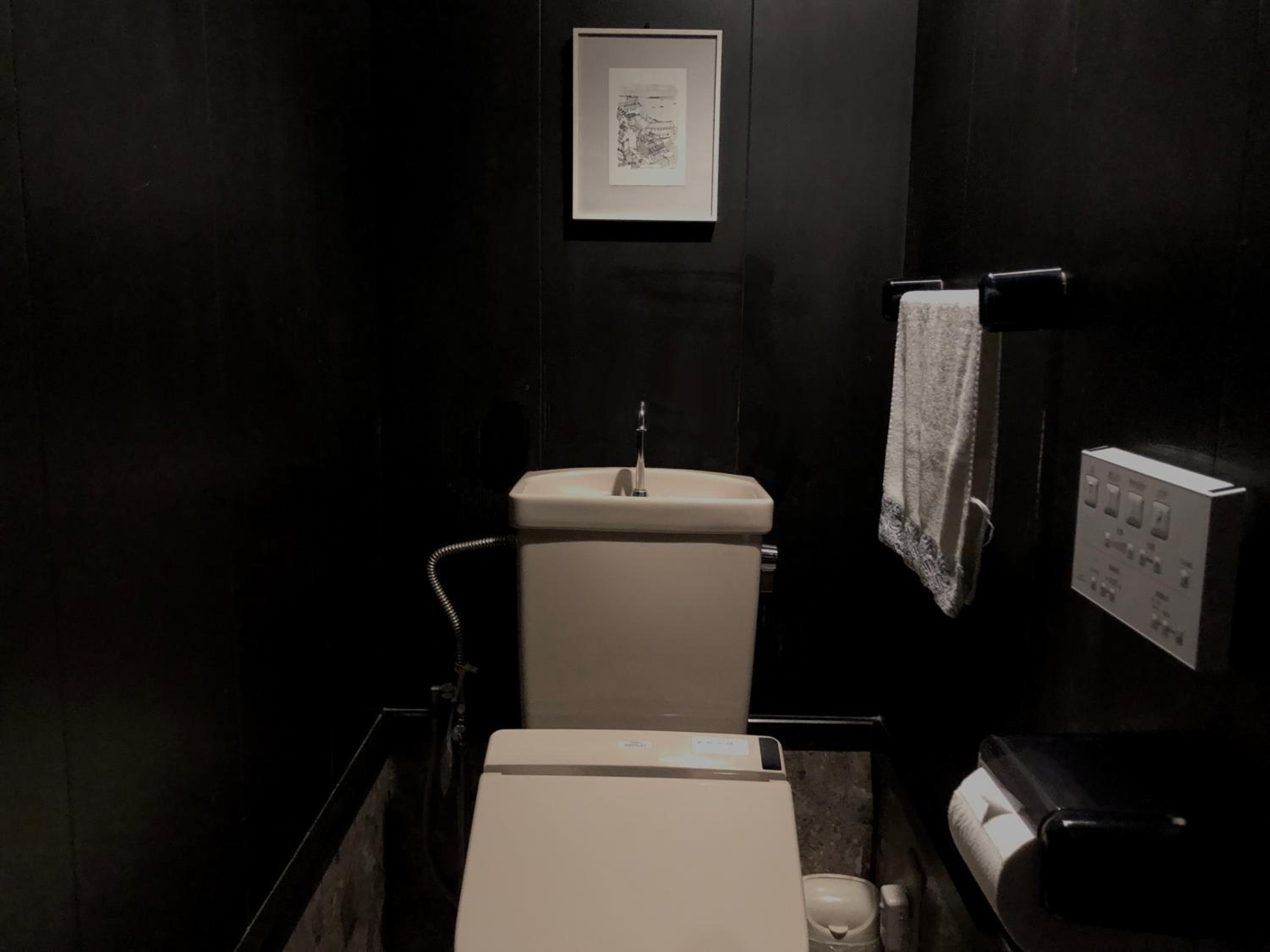 Japanese-Style Standard Western Twin bed Room with Shared Bathroom - "Chikyu"