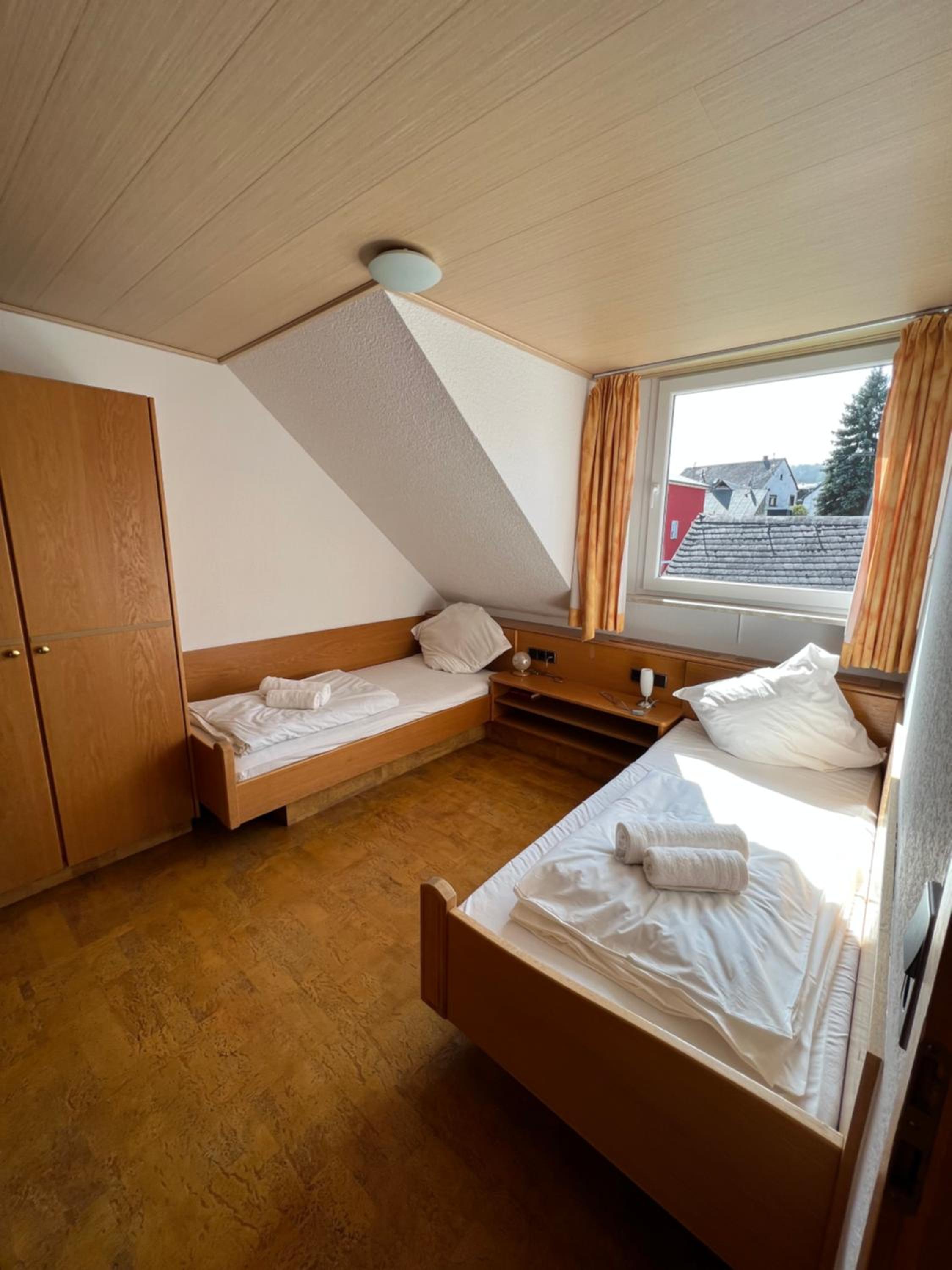 Twin Room with Bathroom photo 1