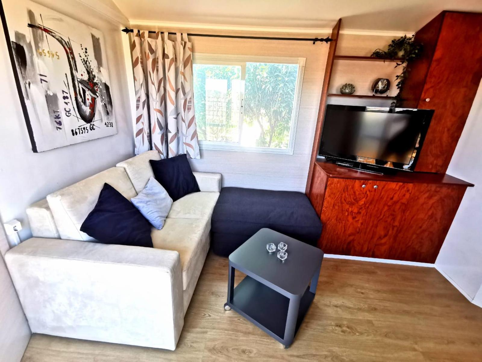 One-Bedroom House photo 1