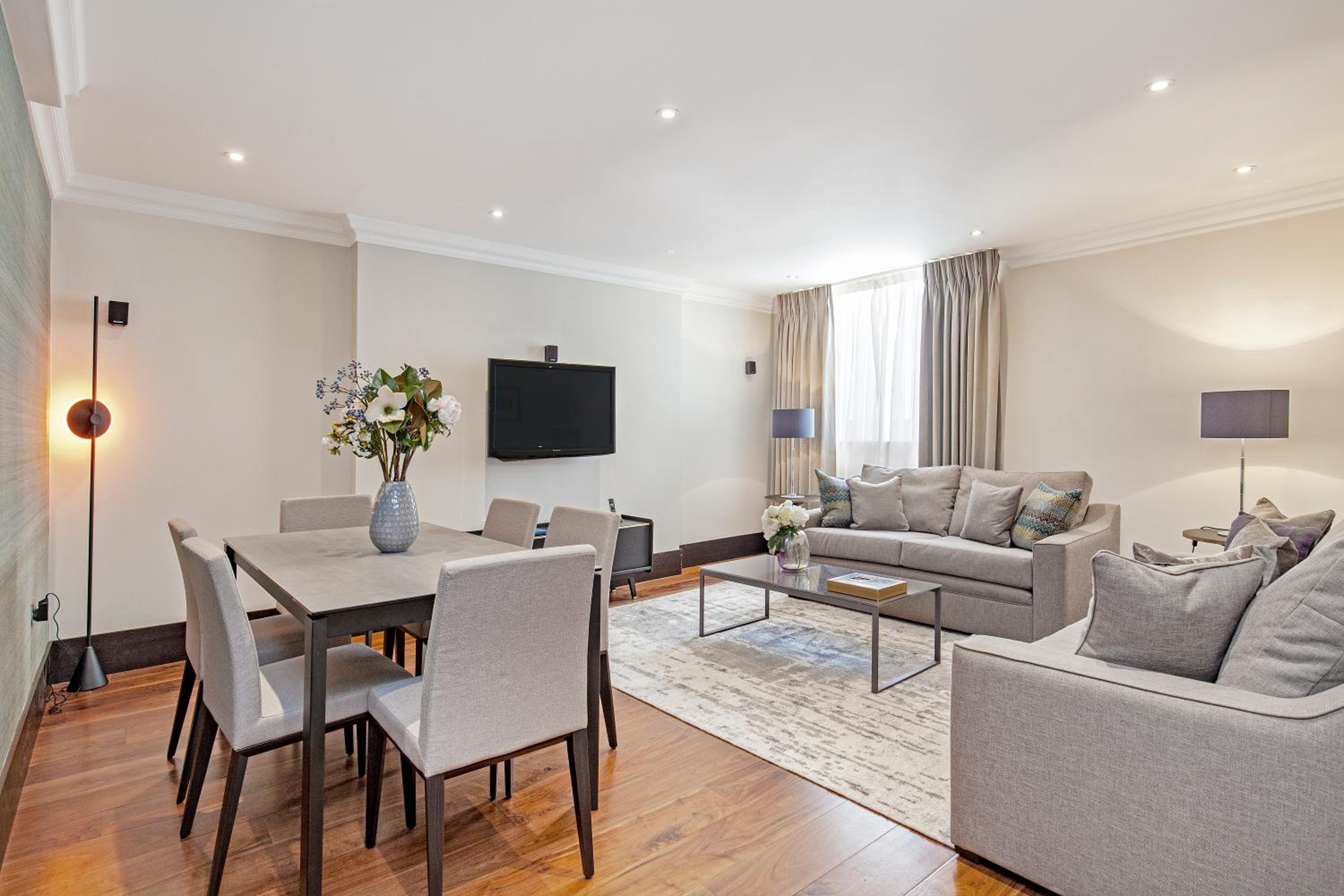 Superior Three Bedroom Apartment photo 1
