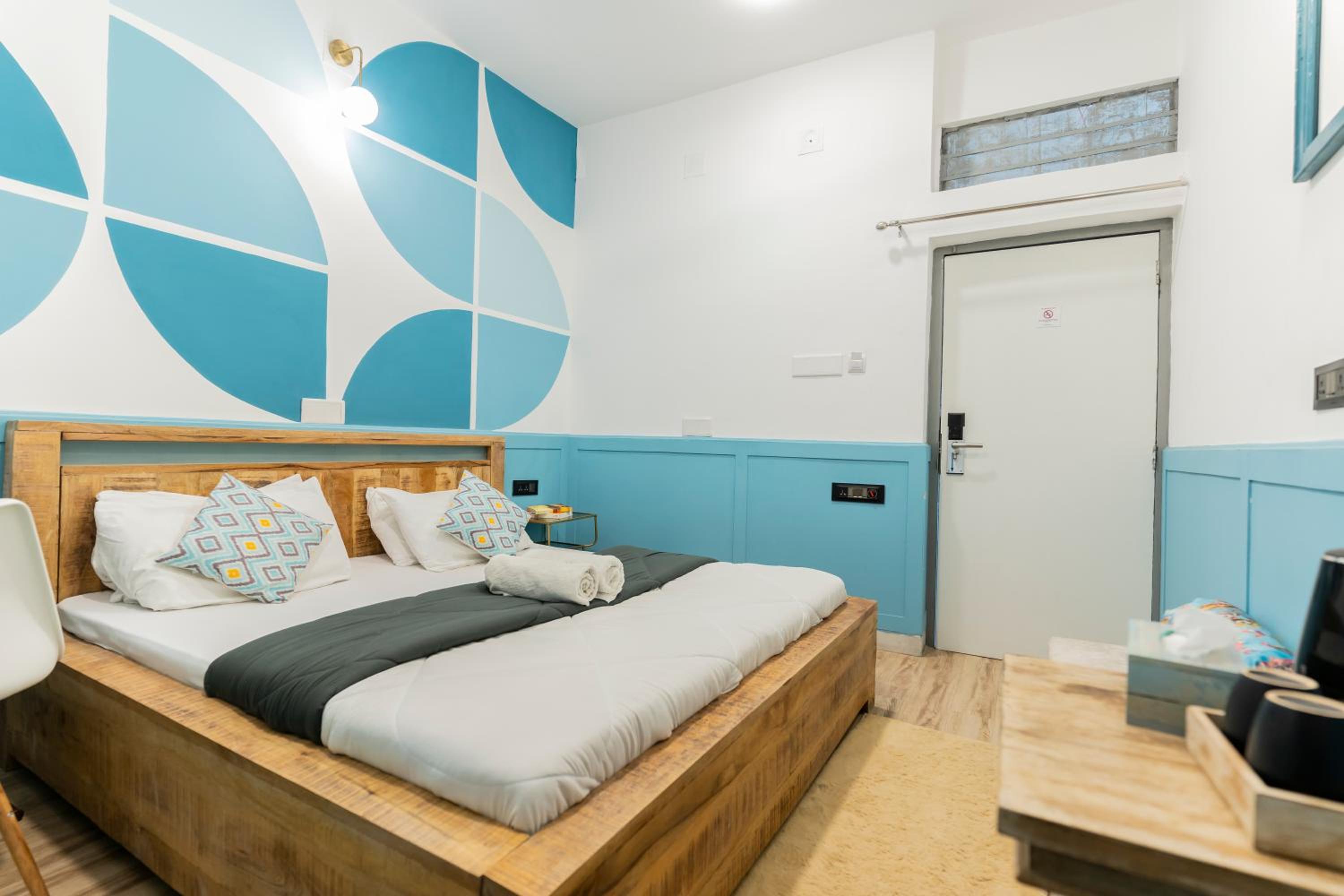 Budget Double Room (Non AC) - Photo 7
