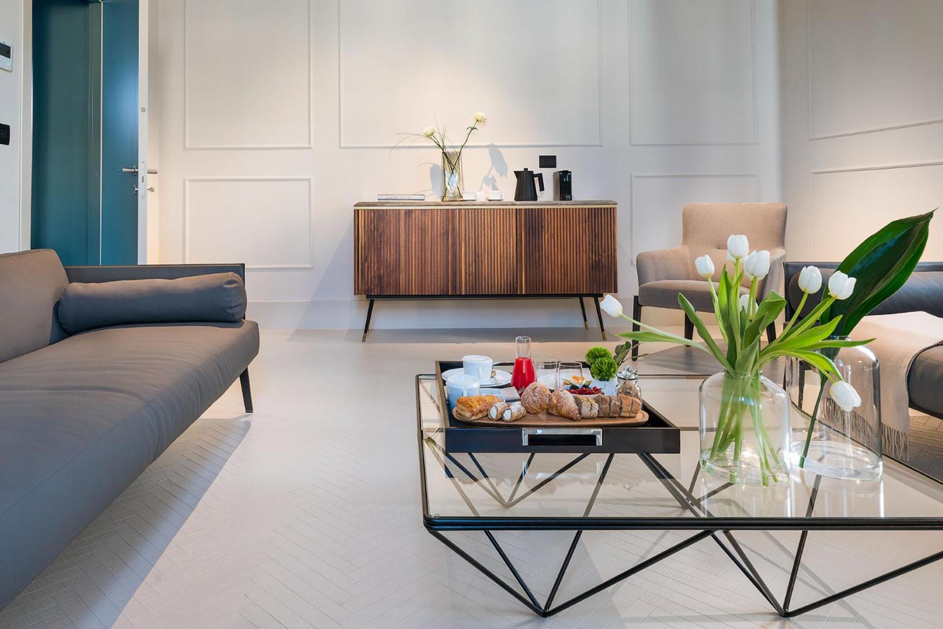 Executive Suite - Photo 4