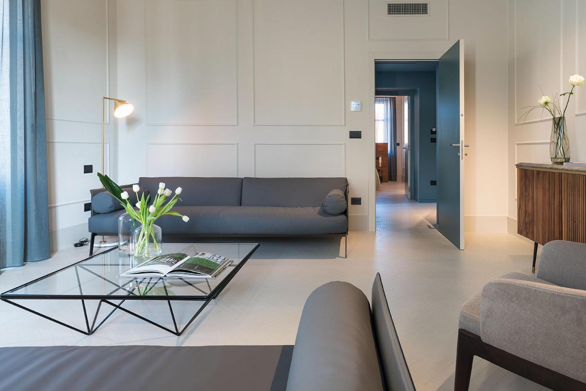 Executive Suite - Photo 1