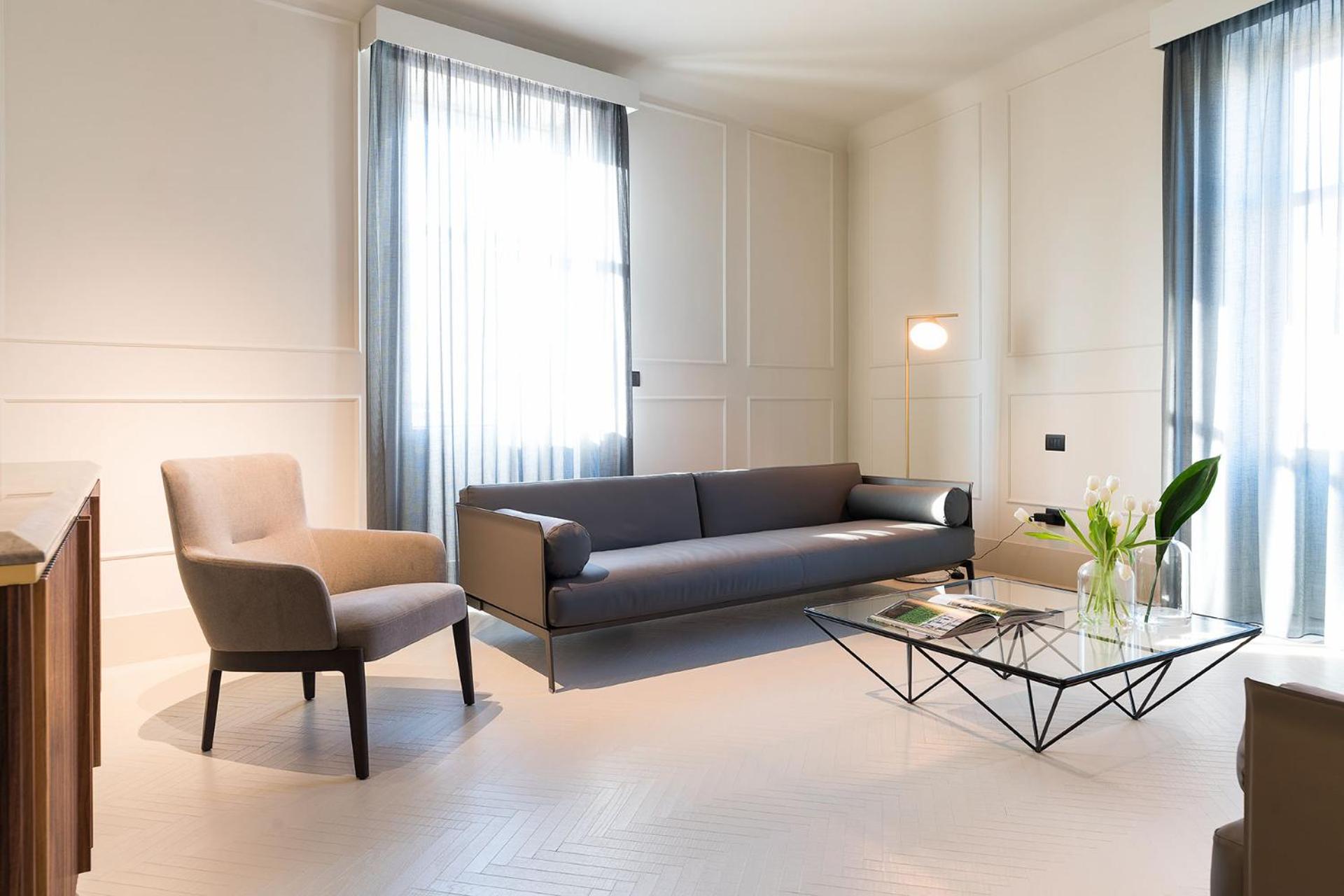 Executive Suite - Photo 8