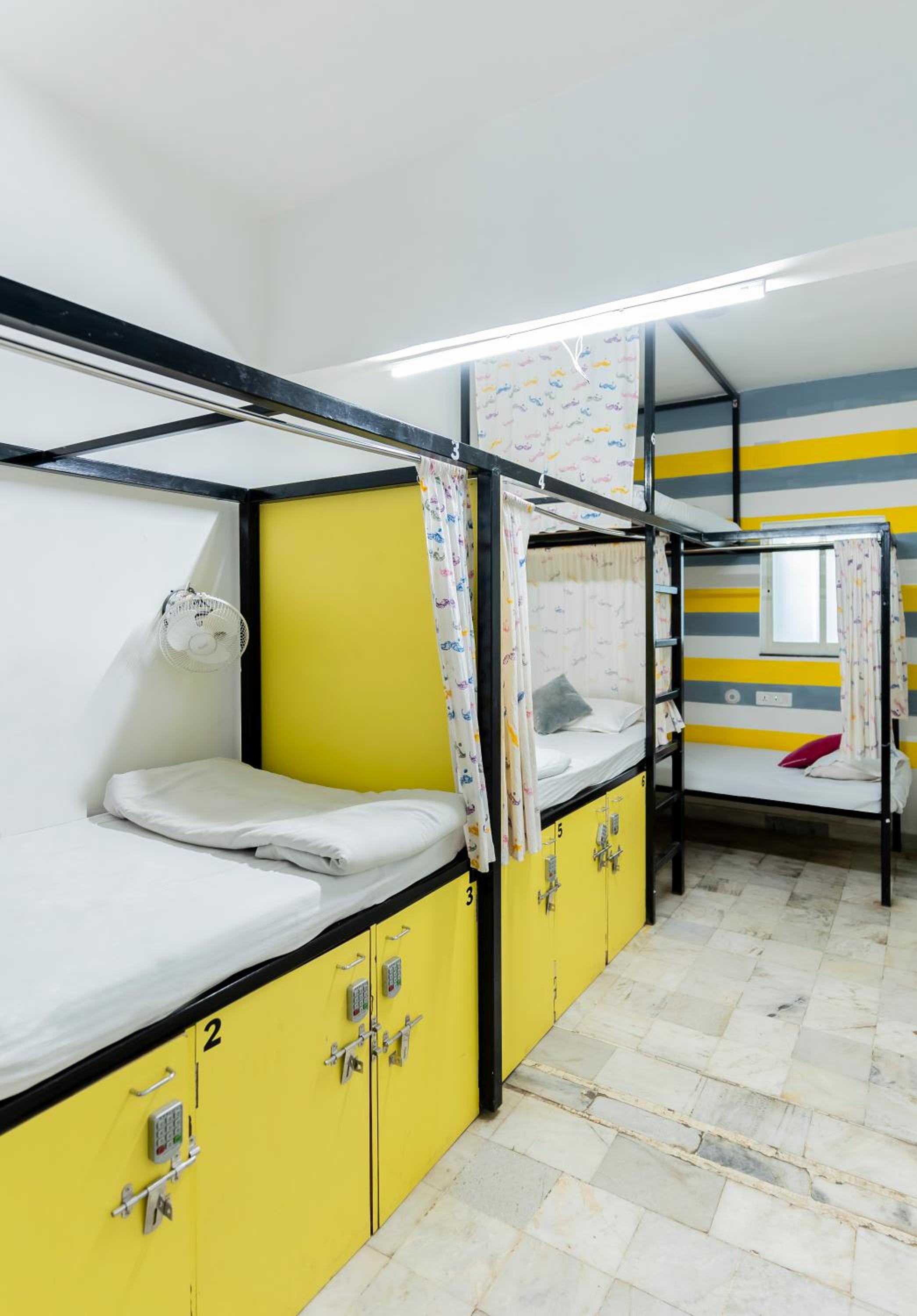 6 Bed Mixed Dorm (Non AC) photo 3