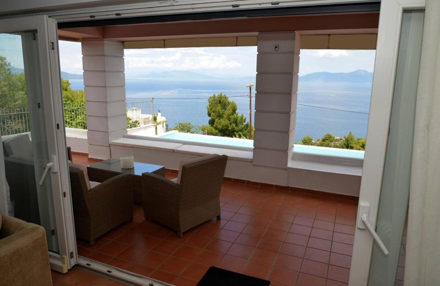 Deluxe Villa photo 2