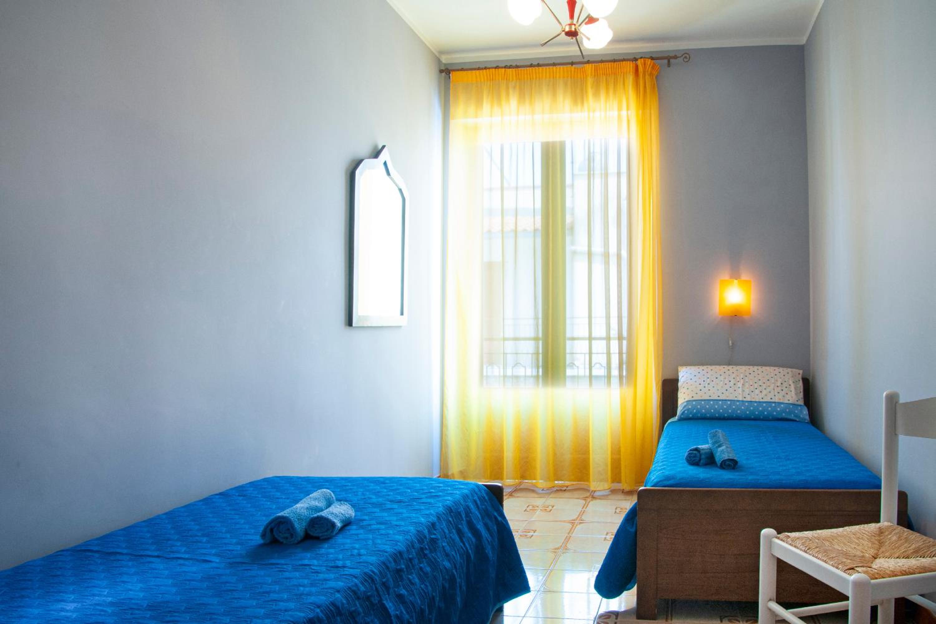 Apartment with Mountain View - Photo 2