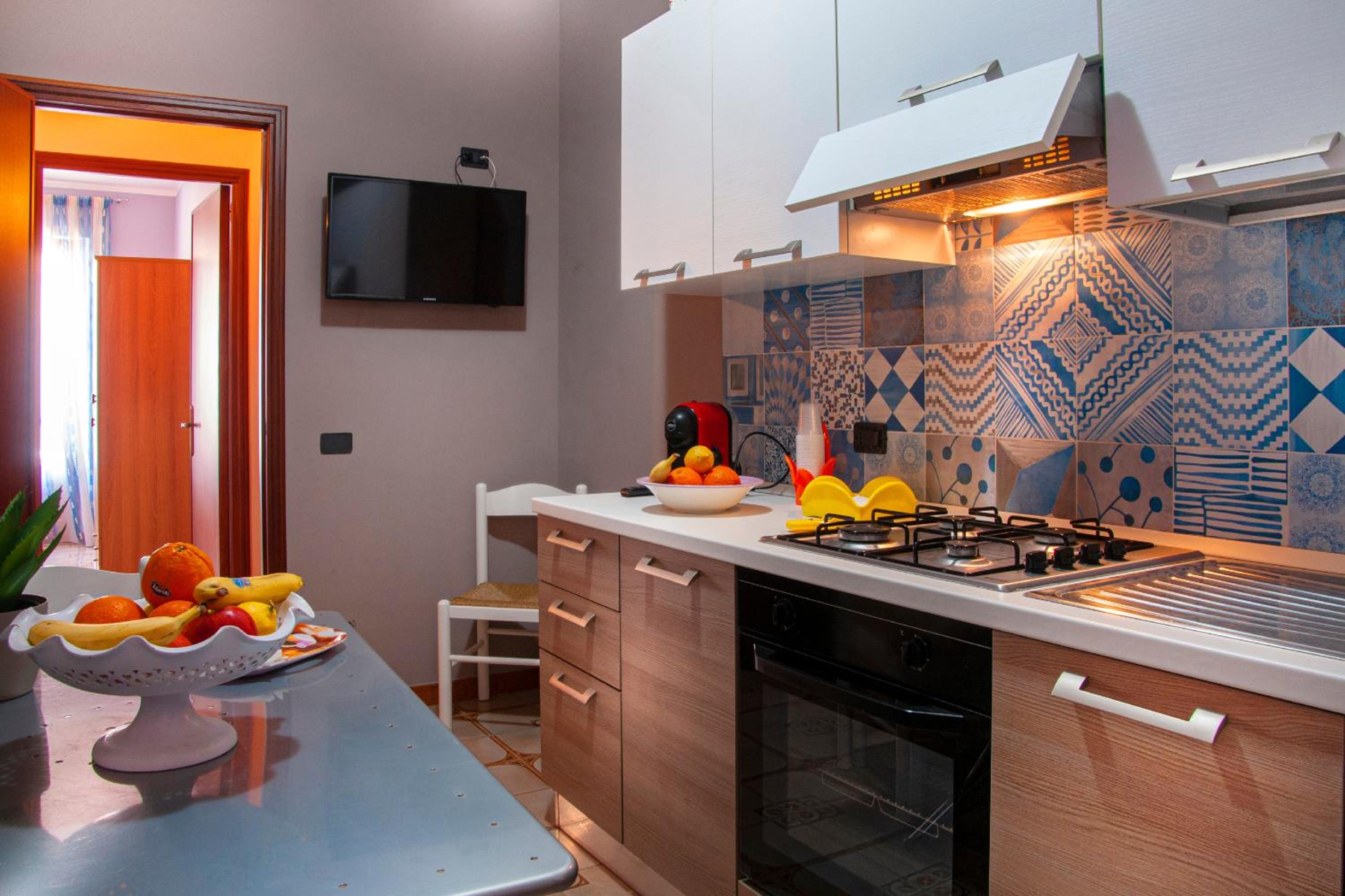 Apartment with Mountain View - Photo 8