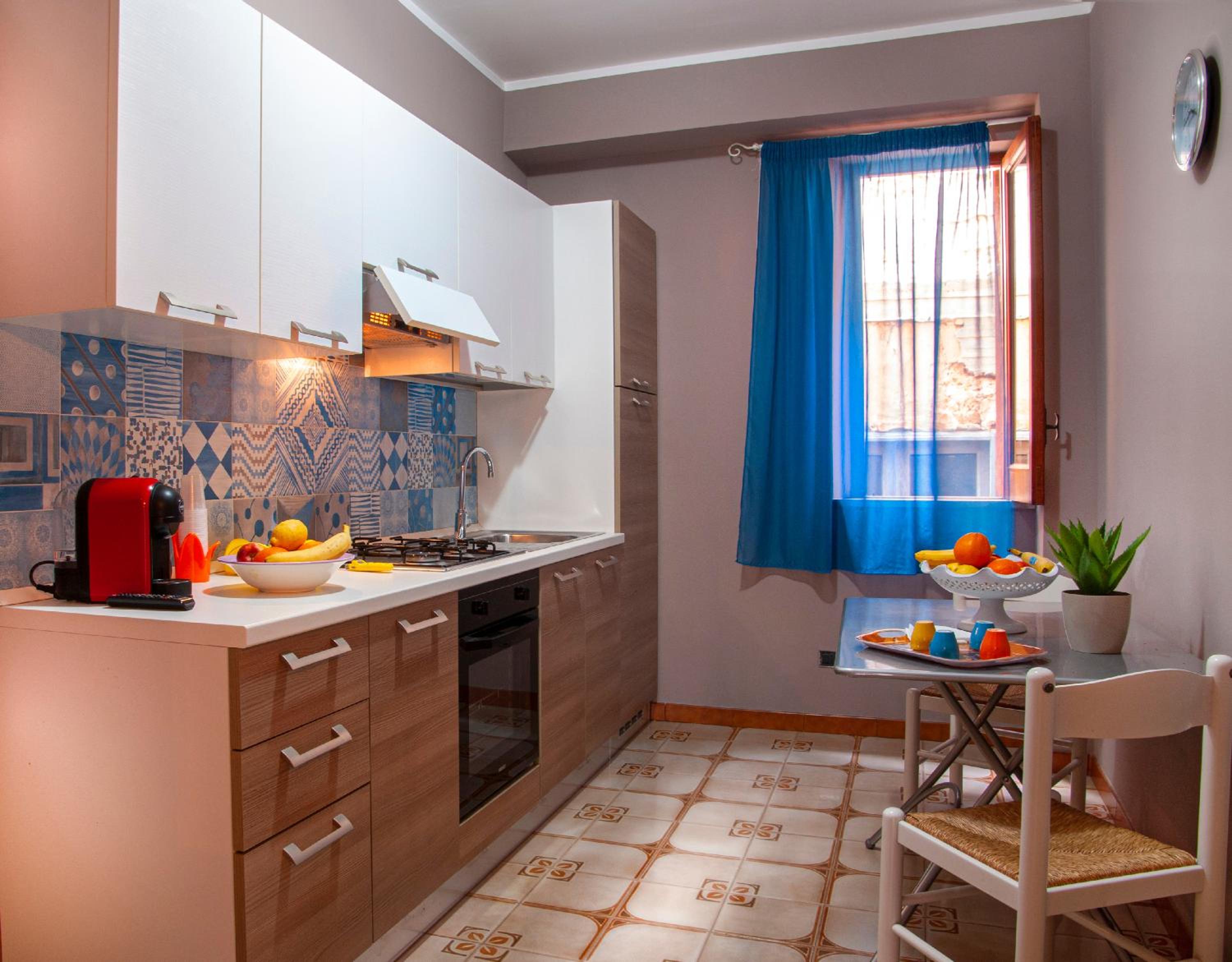 Apartment with Mountain View - Photo 7