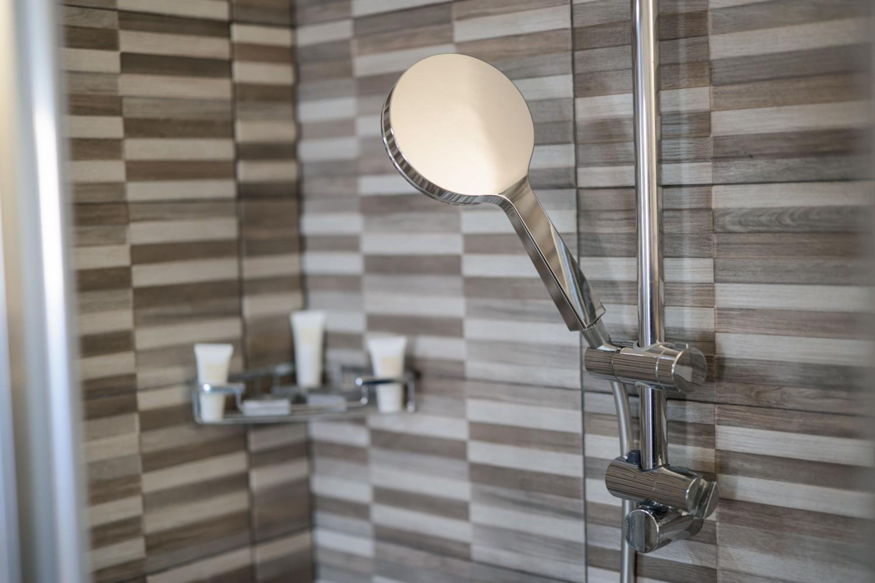 Triple Room with Private Bathroom - Photo 33