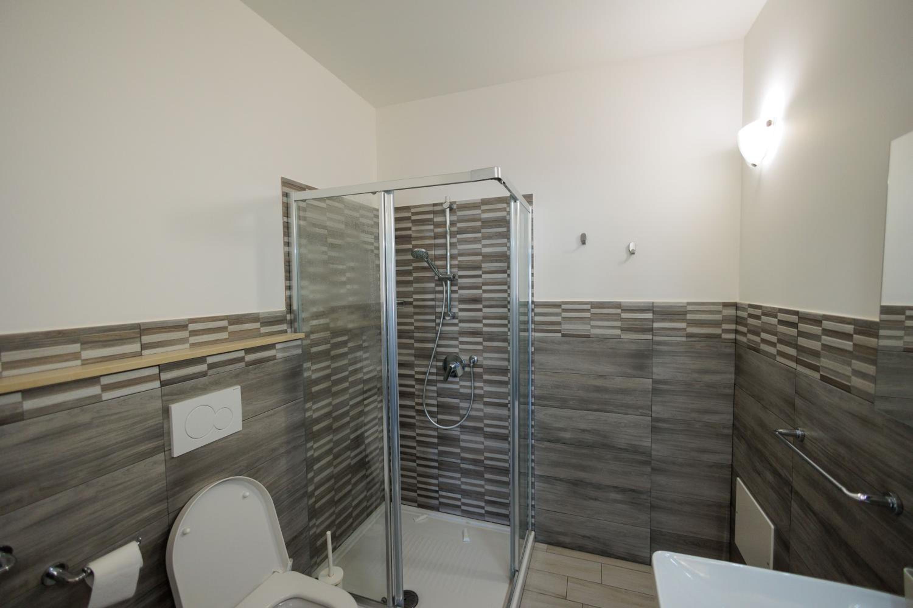 Triple Room with Private Bathroom - Photo 42