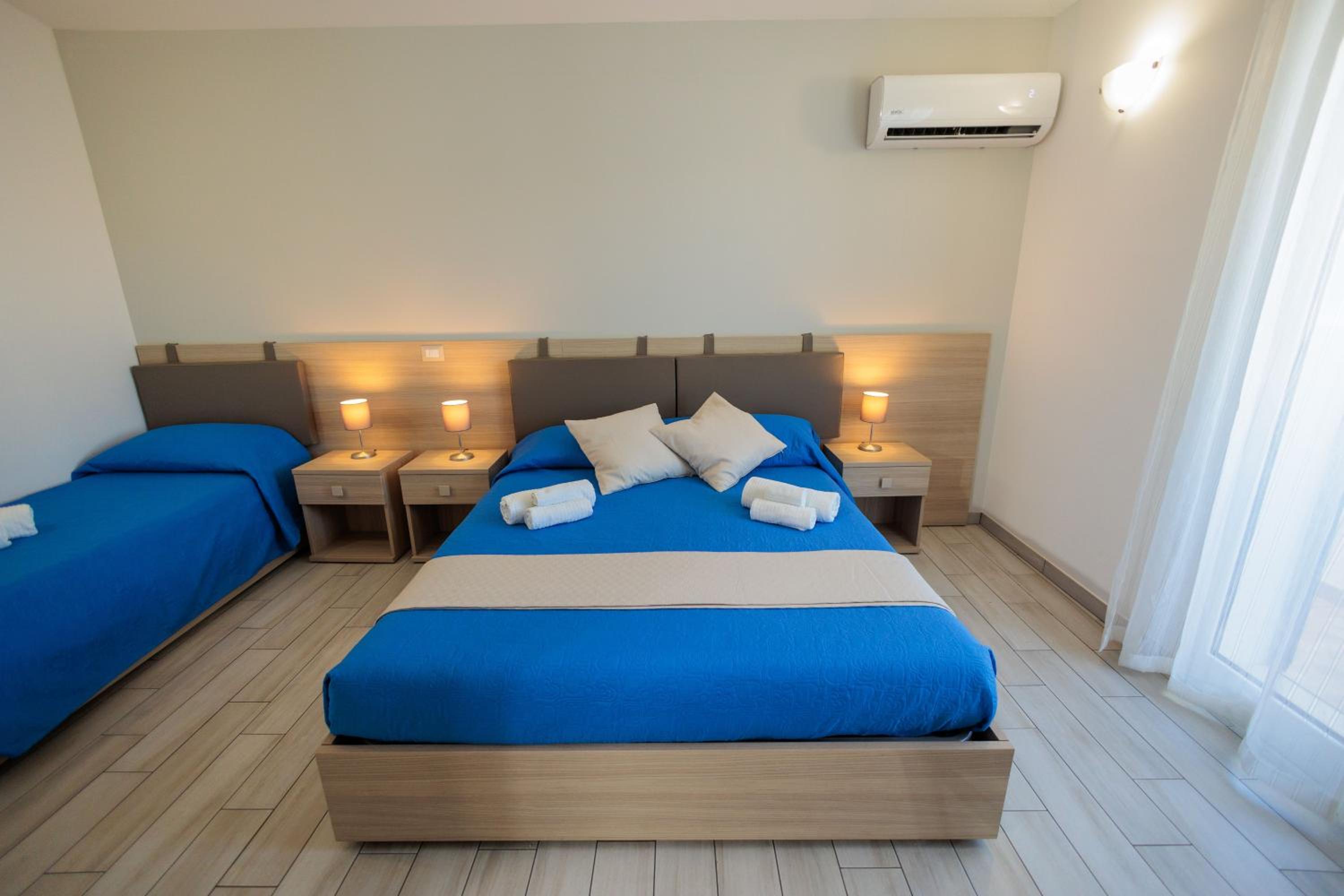 Triple Room with Private Bathroom - Photo 40