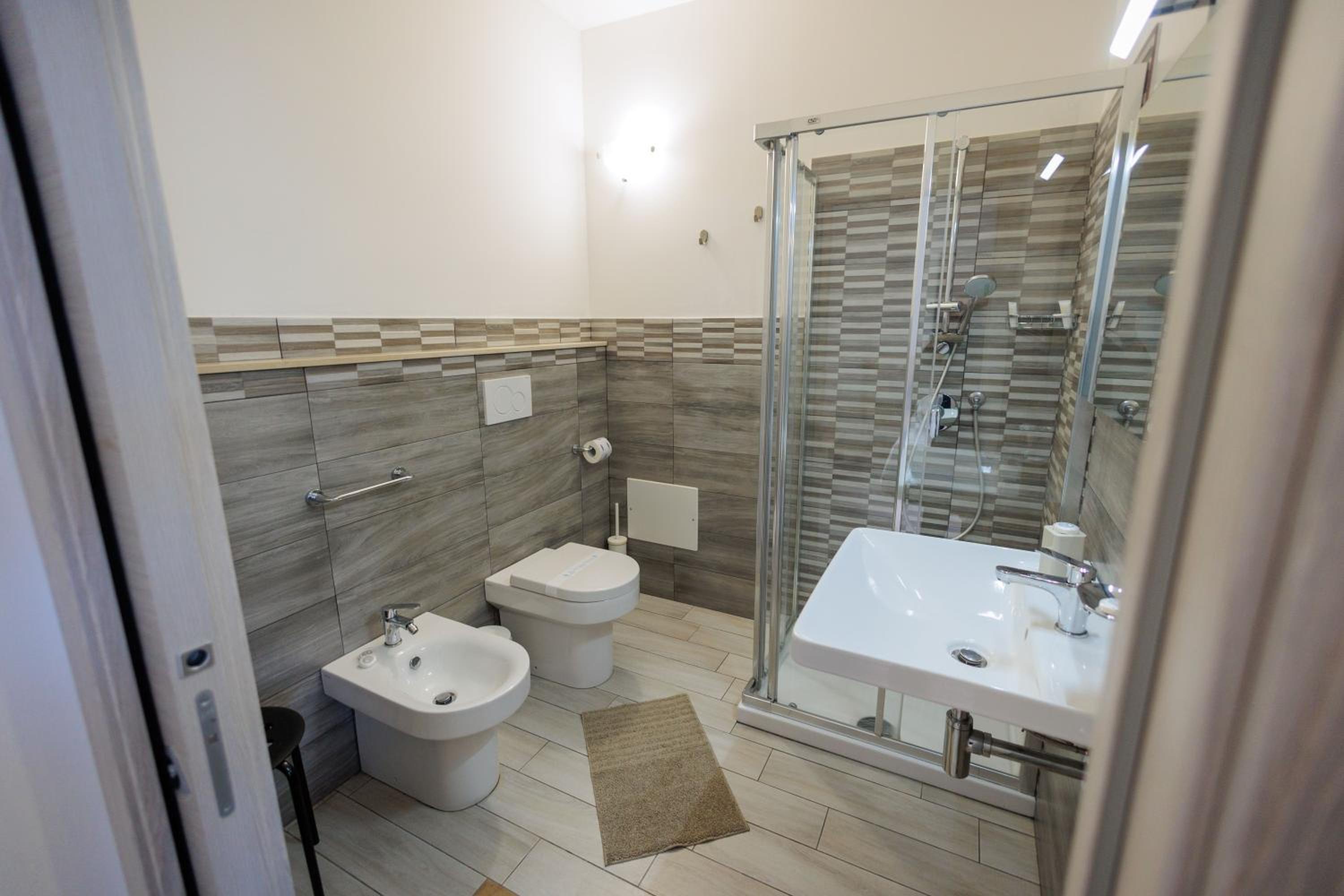 Triple Room with Private Bathroom - Photo 13