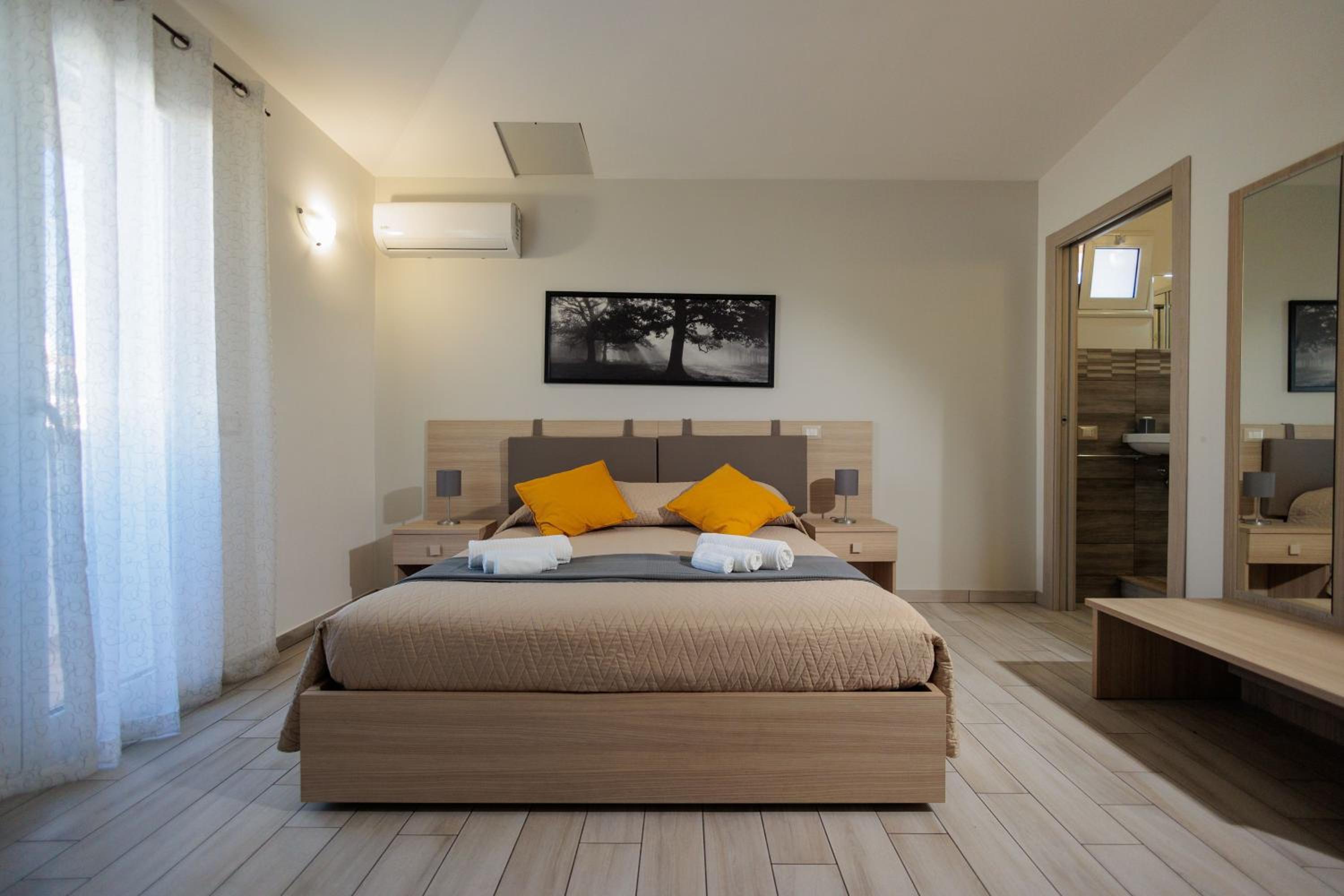 Triple Room with Private Bathroom - Photo 10