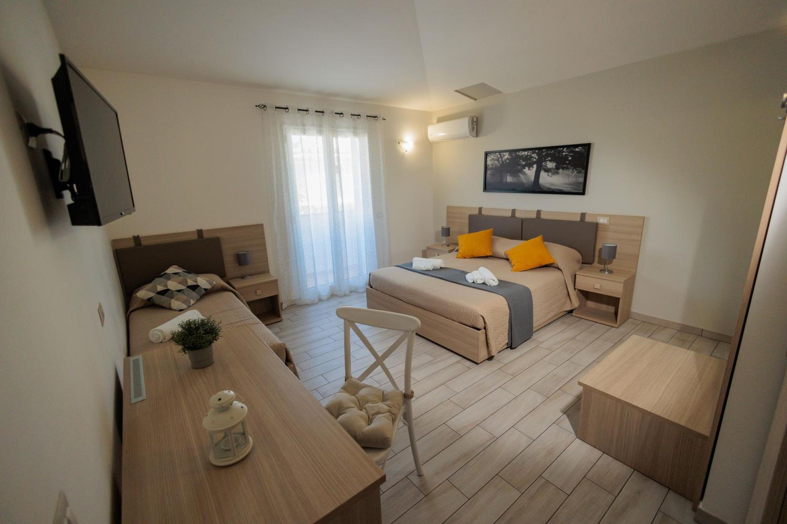 Triple Room with Private Bathroom - Photo 3