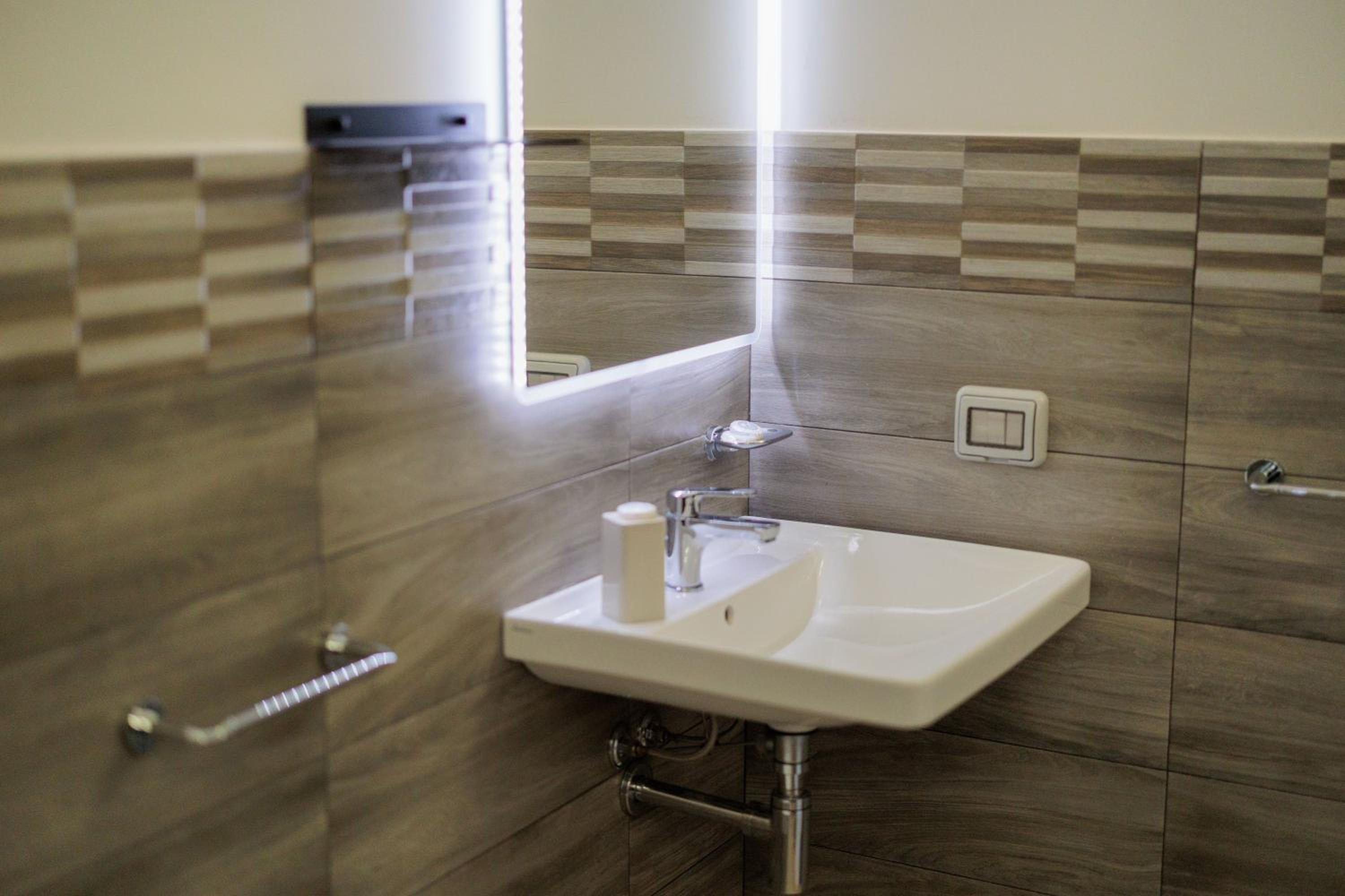 Triple Room with Private Bathroom - Photo 50