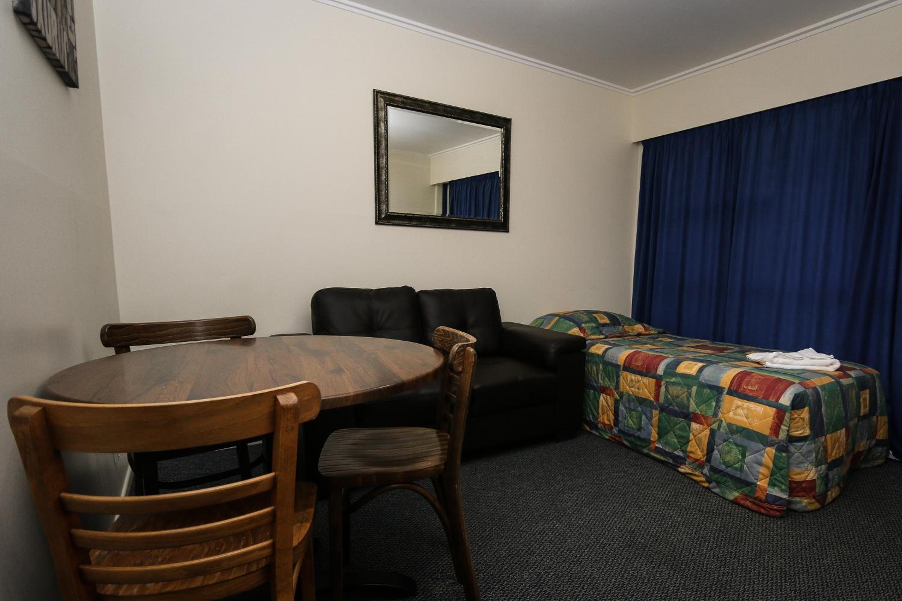 One-Bedroom Deluxe Apartment photo 2