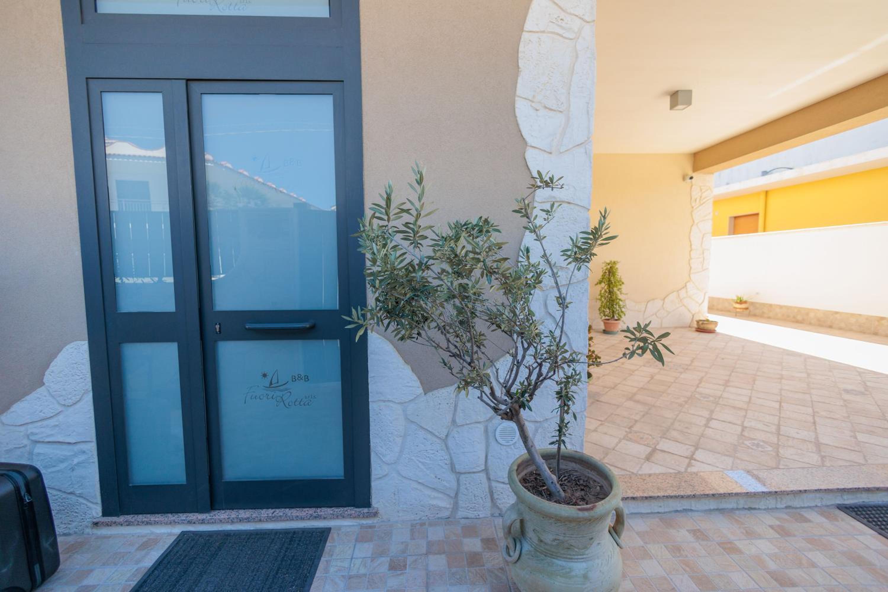 Triple Room with Private Bathroom - Photo 46