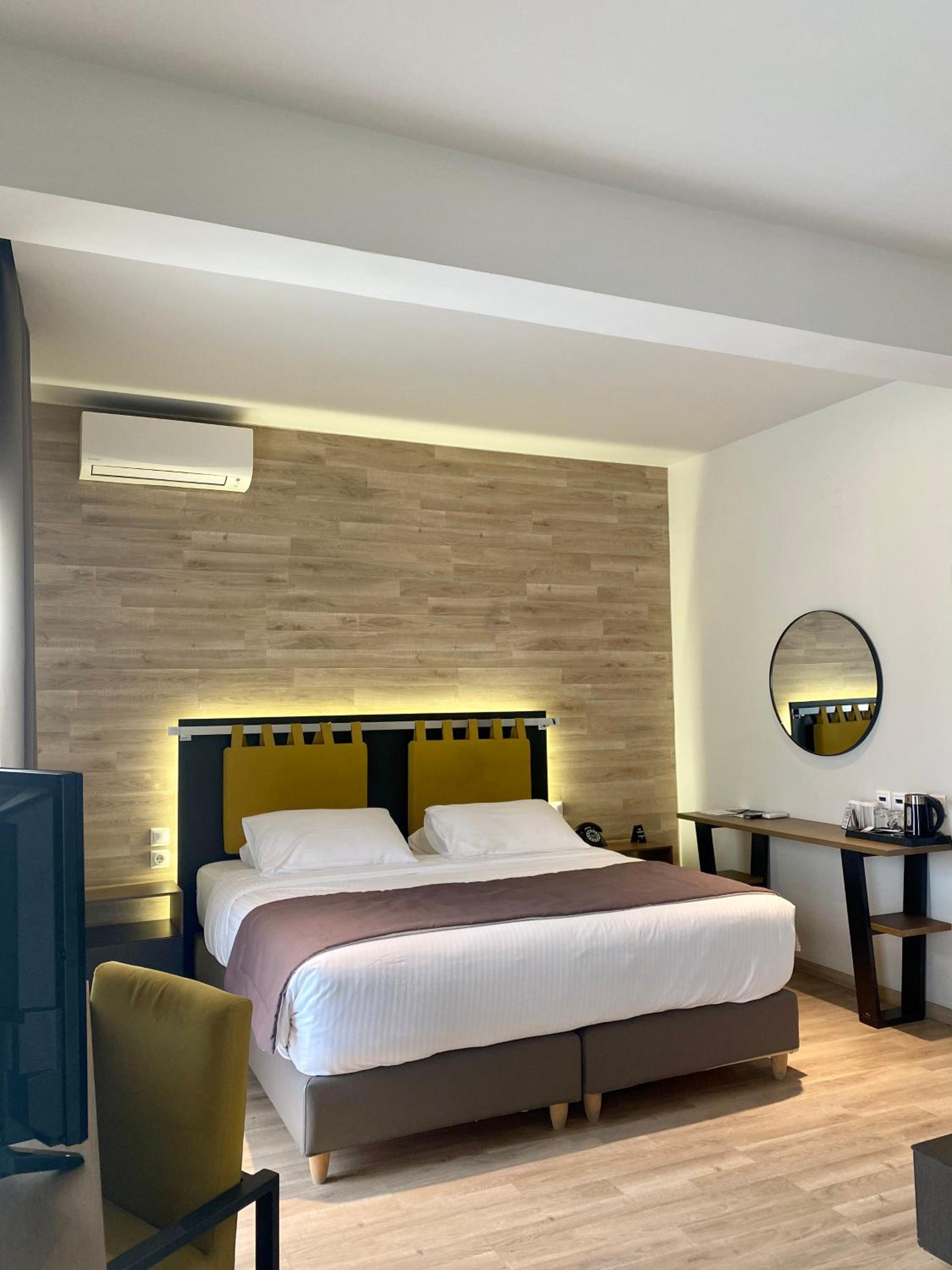 King Suite with Balcony photo 3