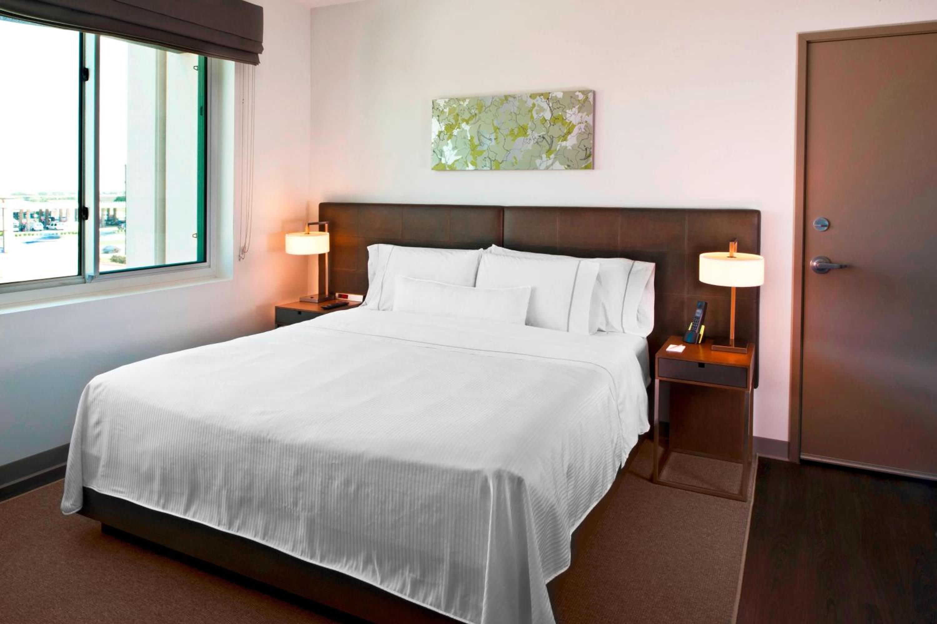 King Room with Roll-in Shower - Mobility and Hearing Accessible