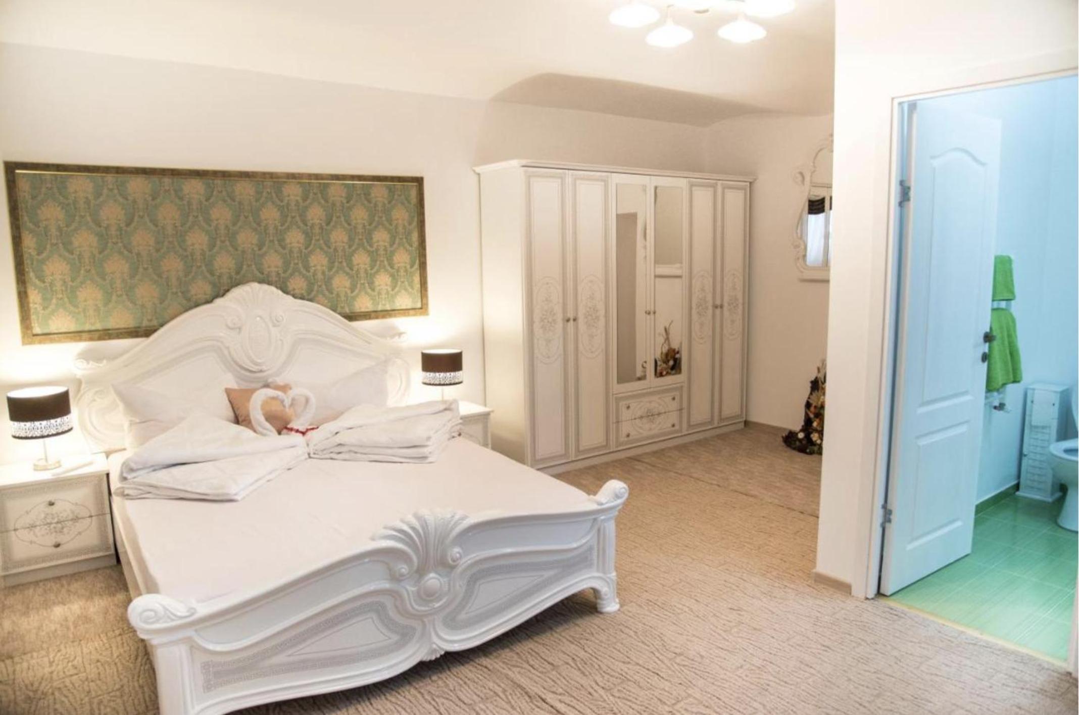 One-Bedroom Apartment - Photo 1