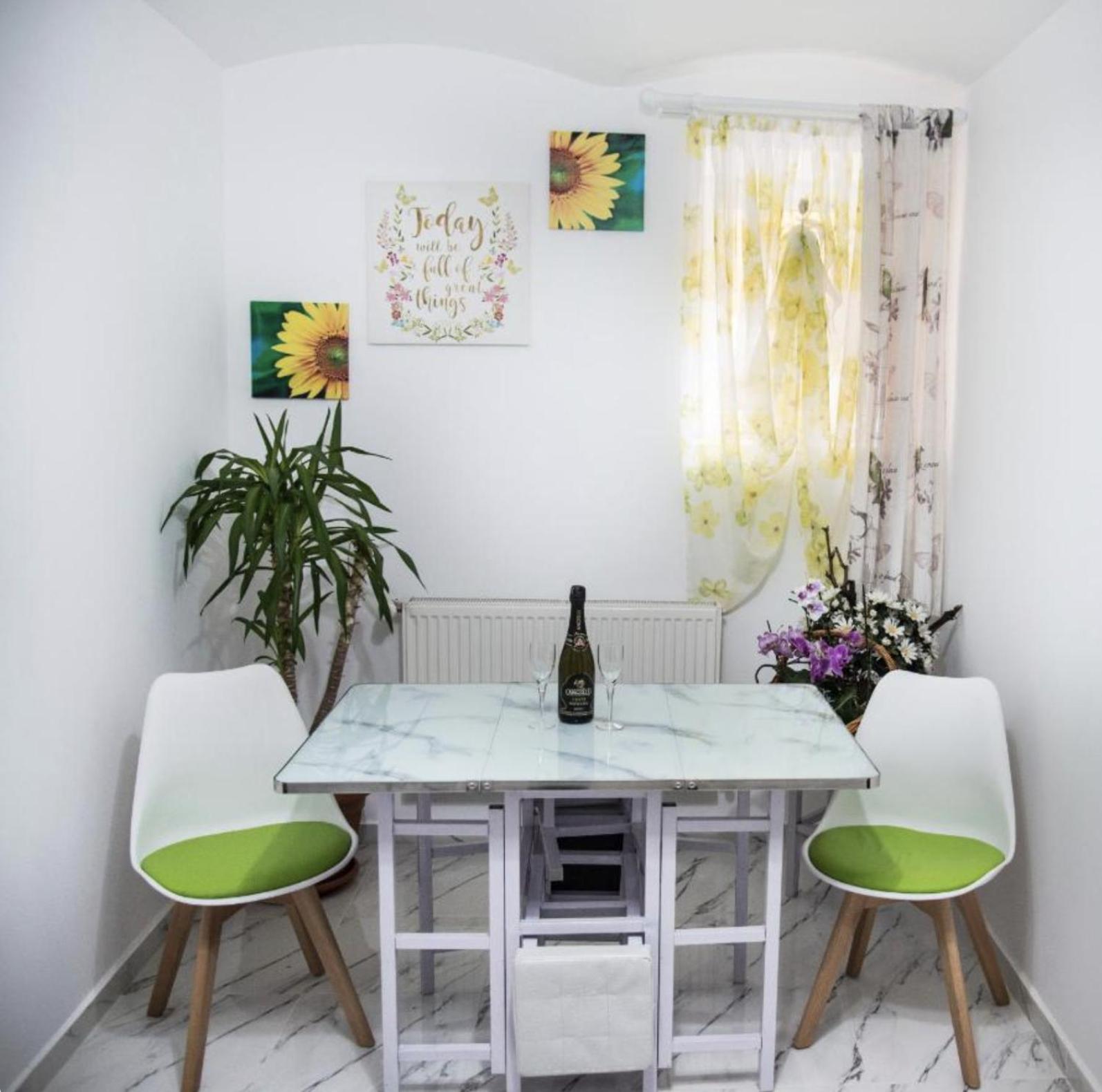 One-Bedroom Apartment - Photo 2